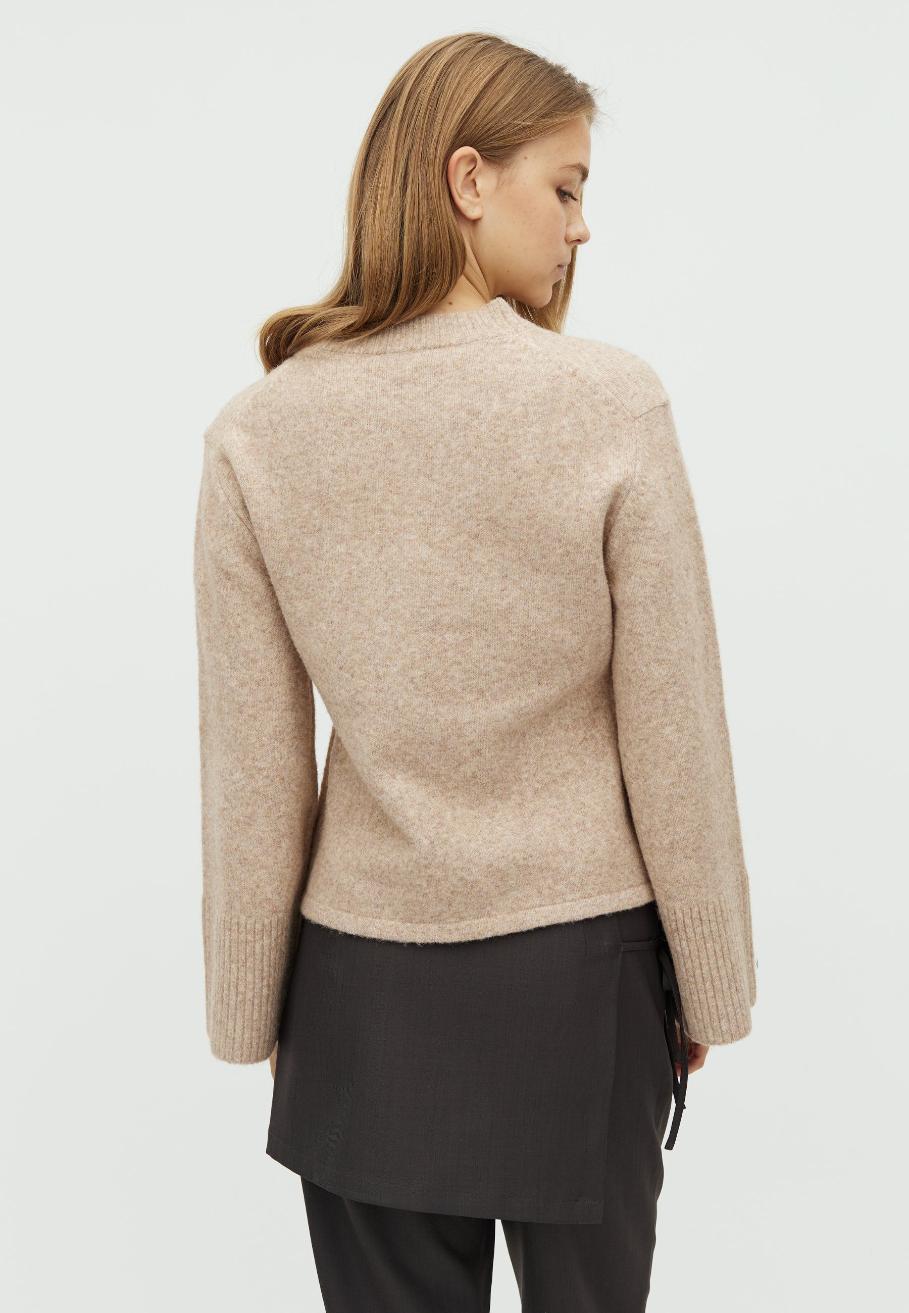 166398 Tixie Knit Cardigan_Sand Melange_Model_2