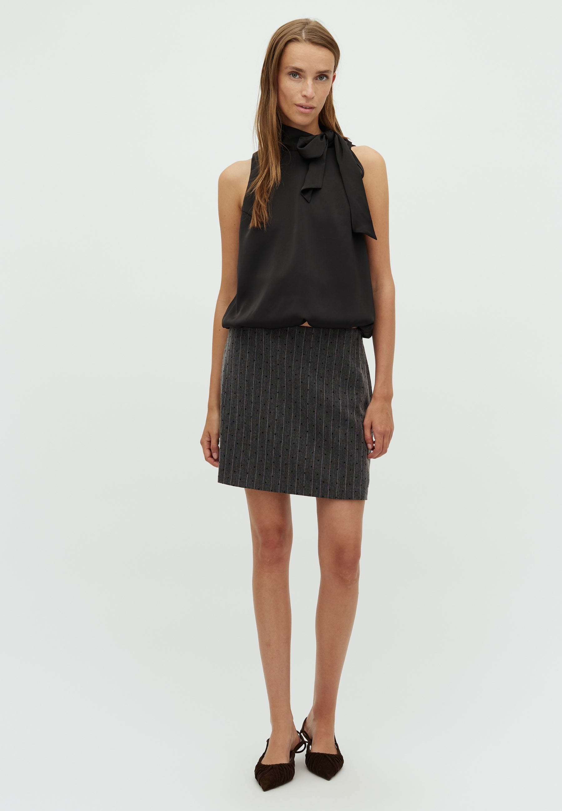 167457 Deda Satin Top_Black_Model_3