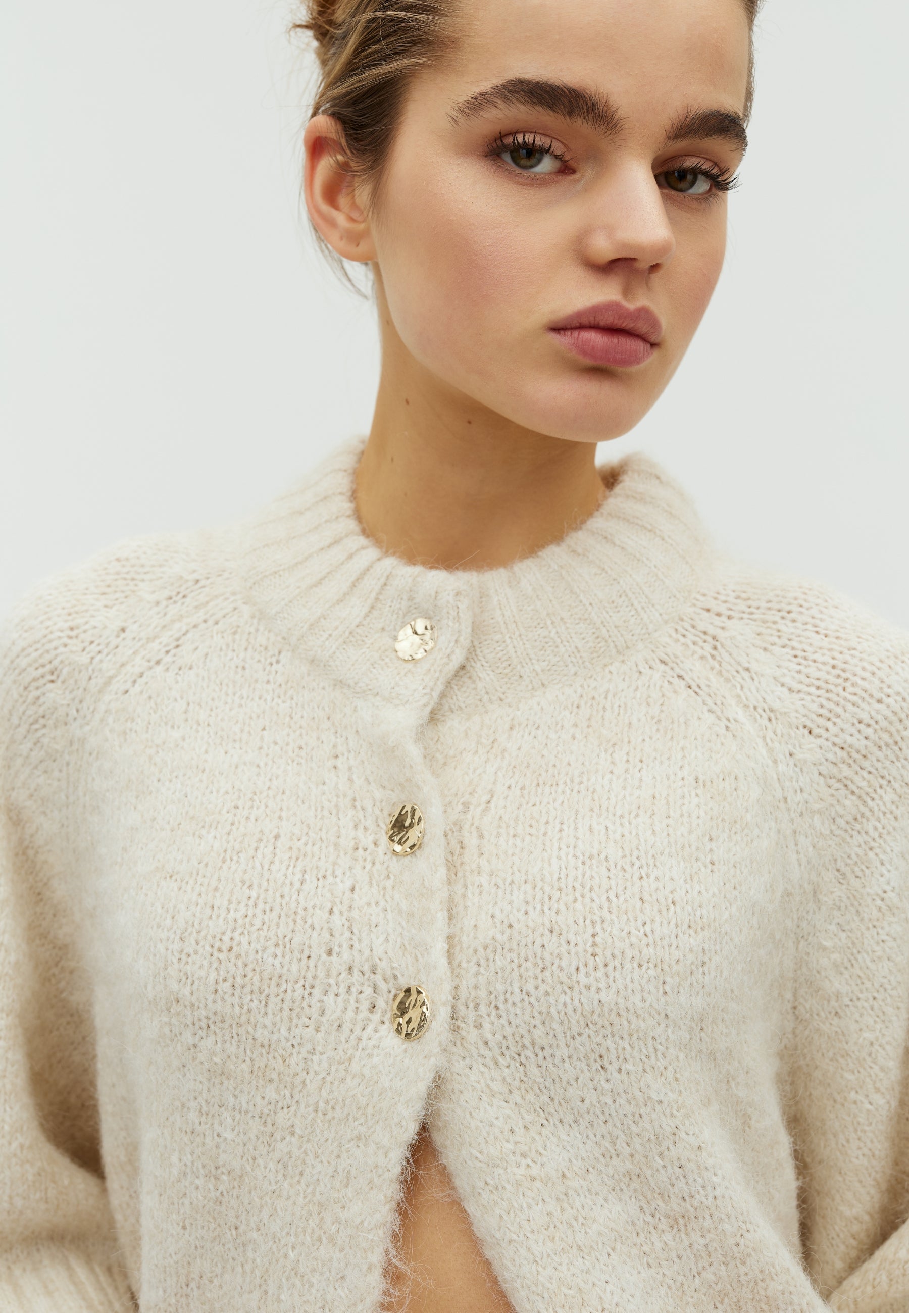 167446 Senuta Fluffy Knit Cardigan_Off White_Model_1