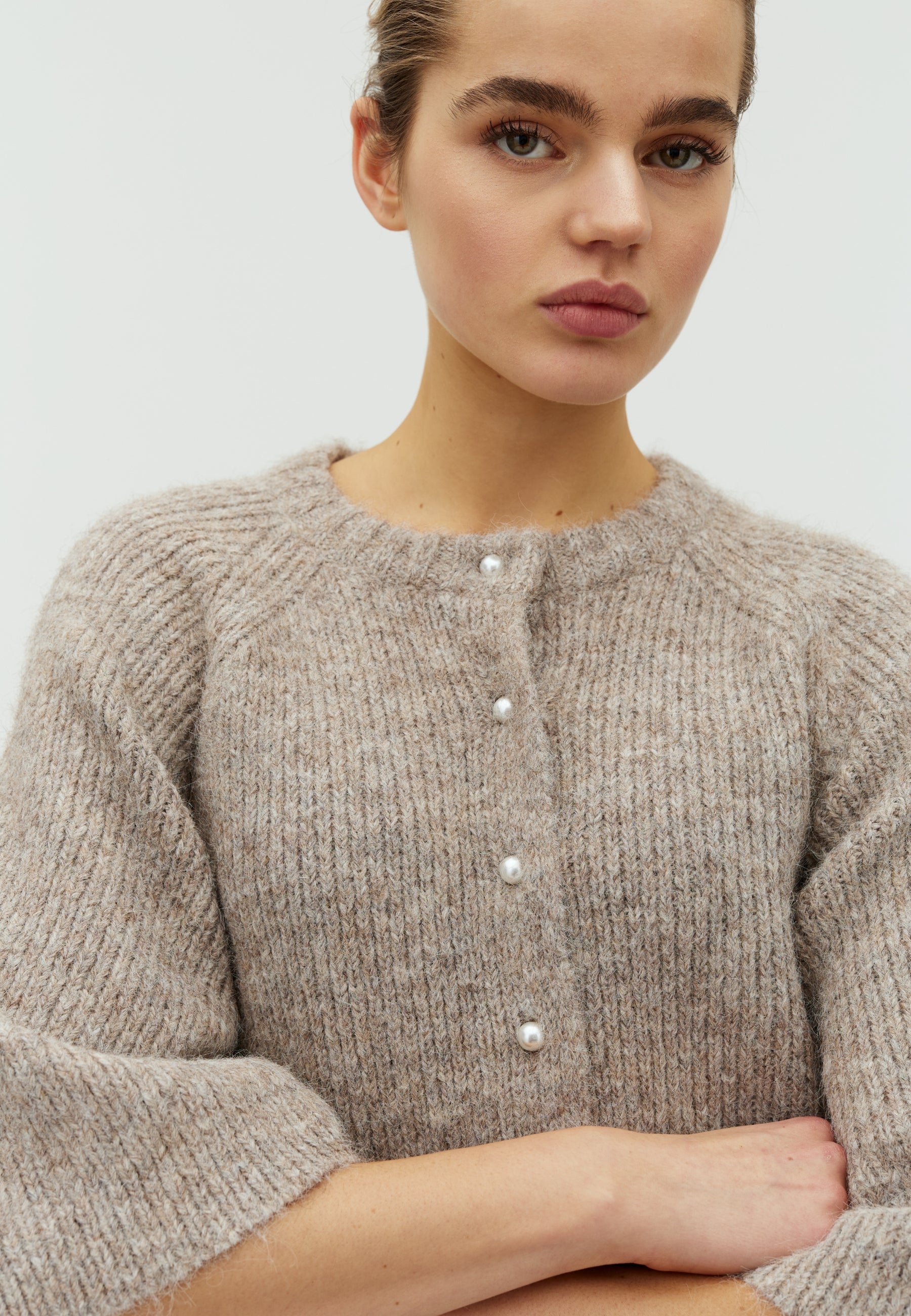 168646 Demaya Fluffy Knit Cardigan_Beige Melange_Model_1