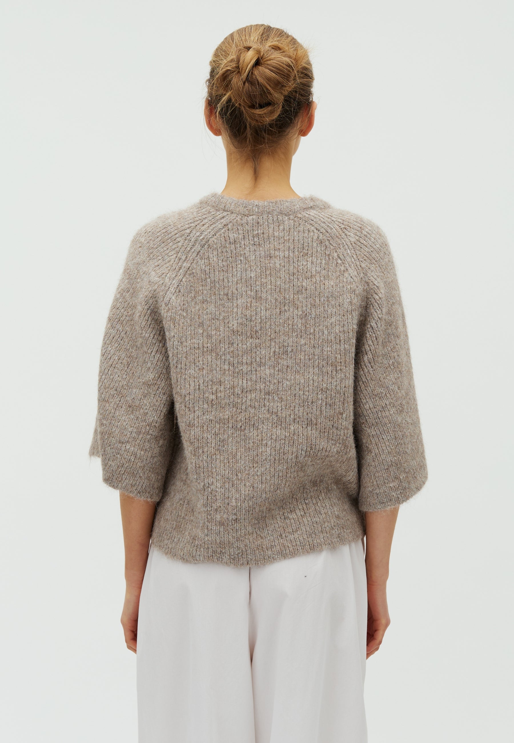 168646 Demaya Fluffy Knit Cardigan_Beige Melange_Model_2