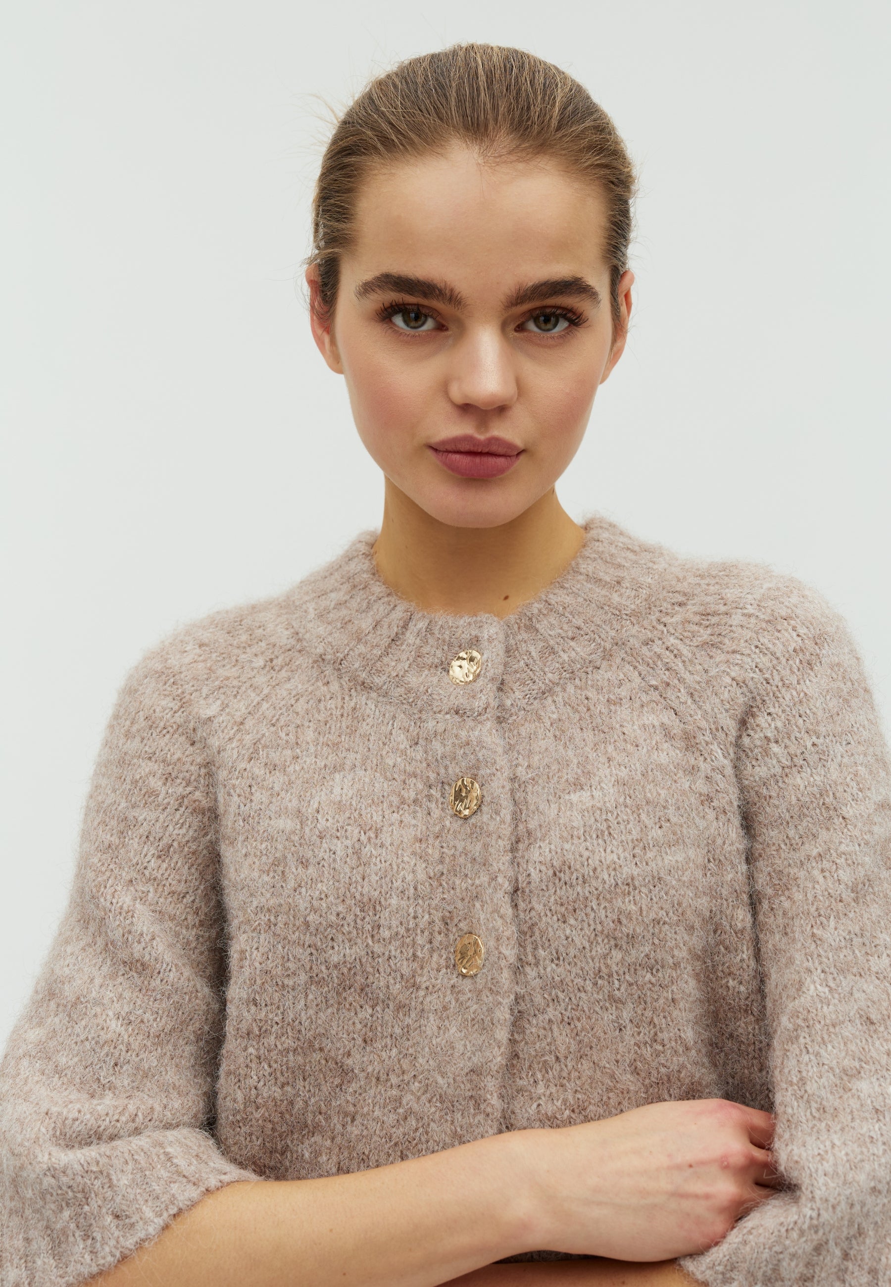 167446 Senuta Fluffy Knit Cardigan_Beige Melange_Model_1