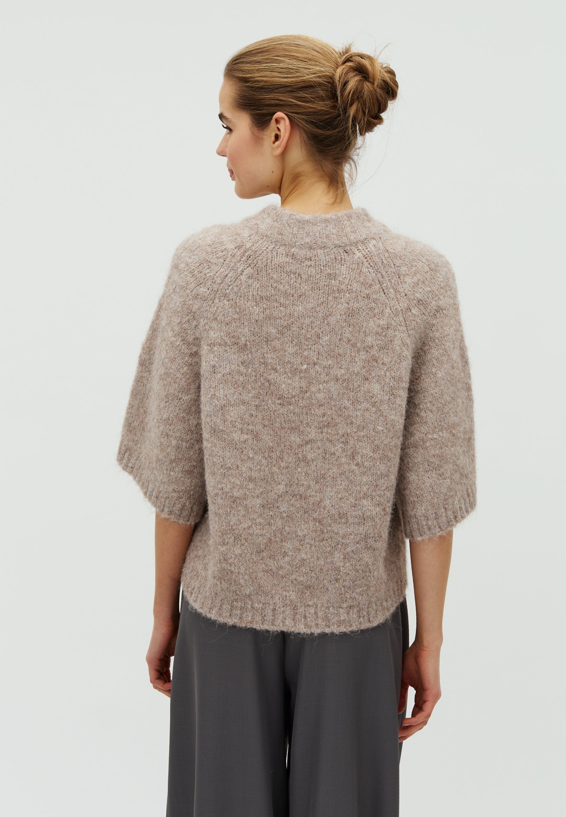 167446 Senuta Fluffy Knit Cardigan_Beige Melange_Model_2