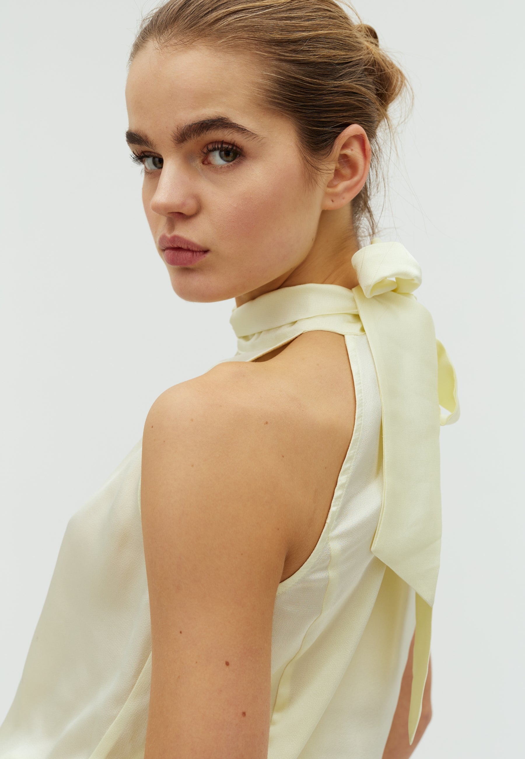 168618 Mos Solid Top_Butter Yellow_Model_1