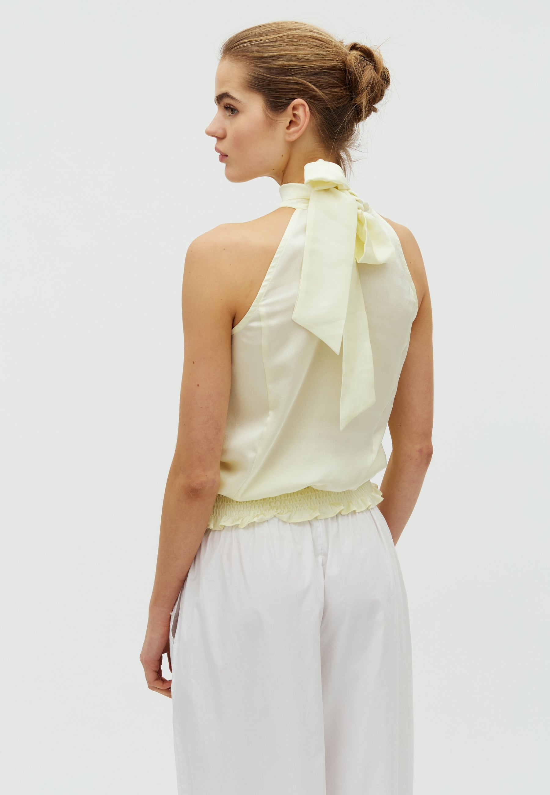 168618 Mos Solid Top_Butter Yellow_Model_2