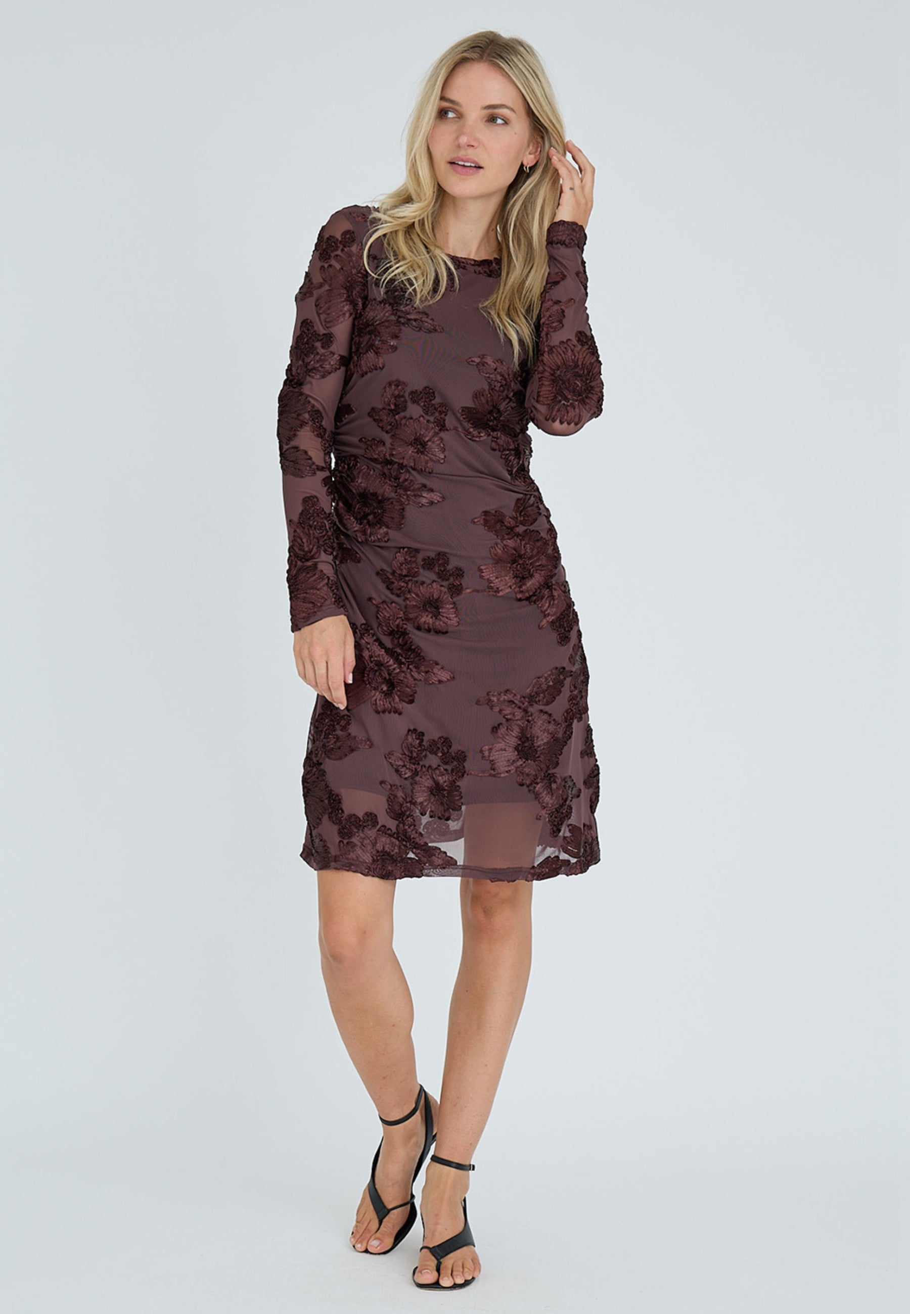 AV8074 Romy short dress_194 Dark brown_Model_1