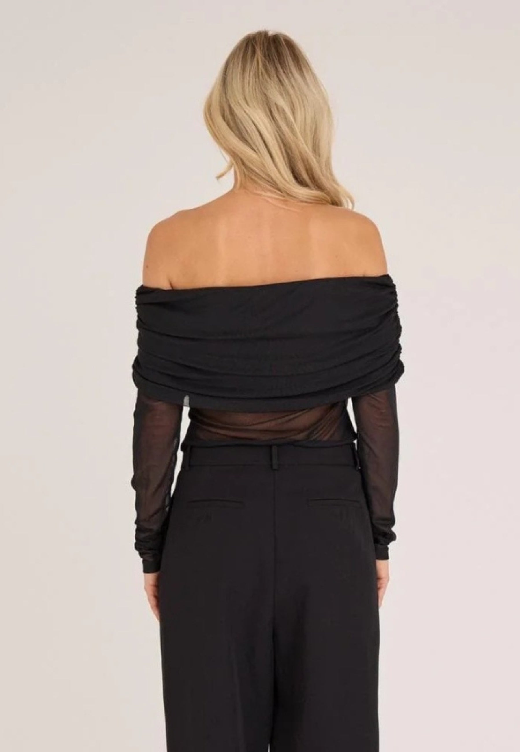 AV8189 Kit blouse_999 Black_Model_2