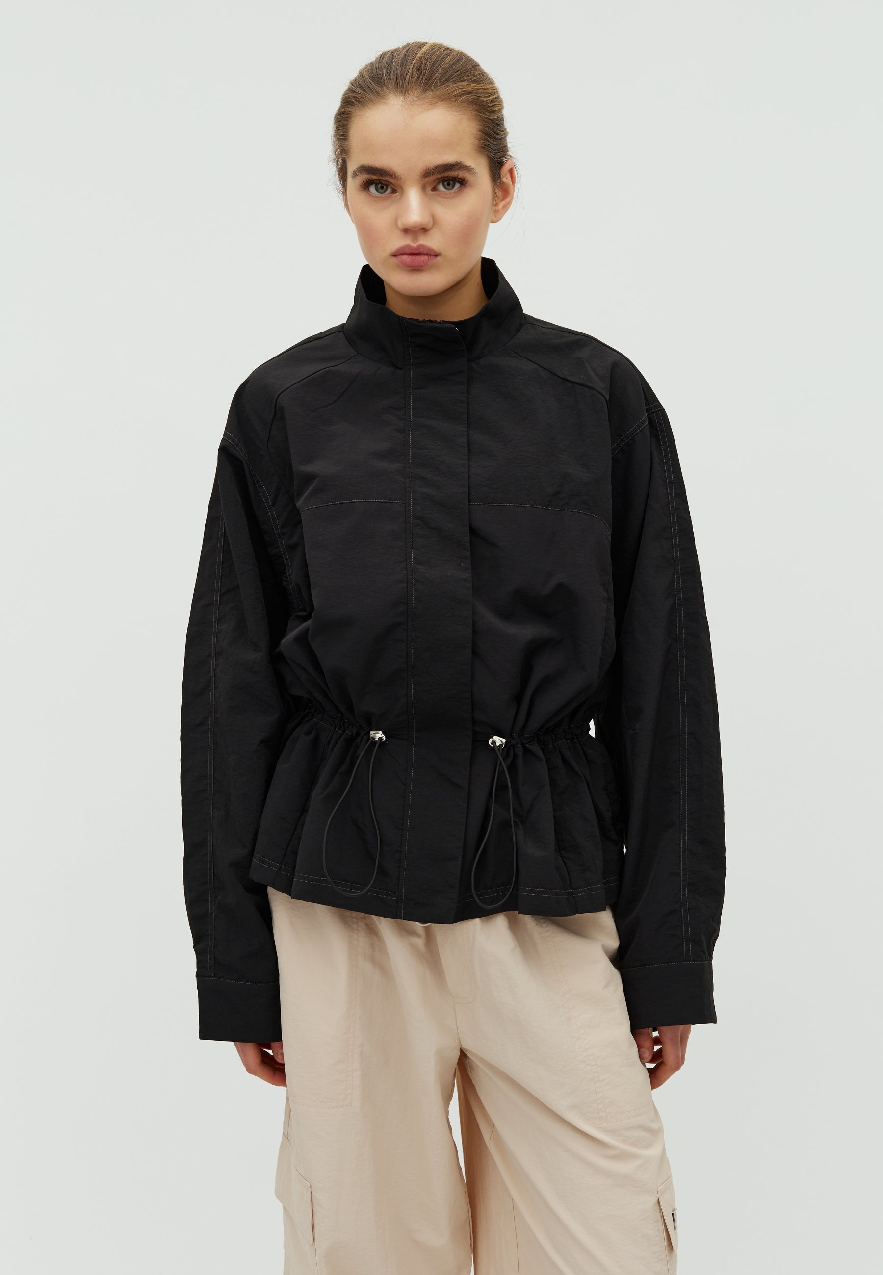 Amio-F_Black_Model_0