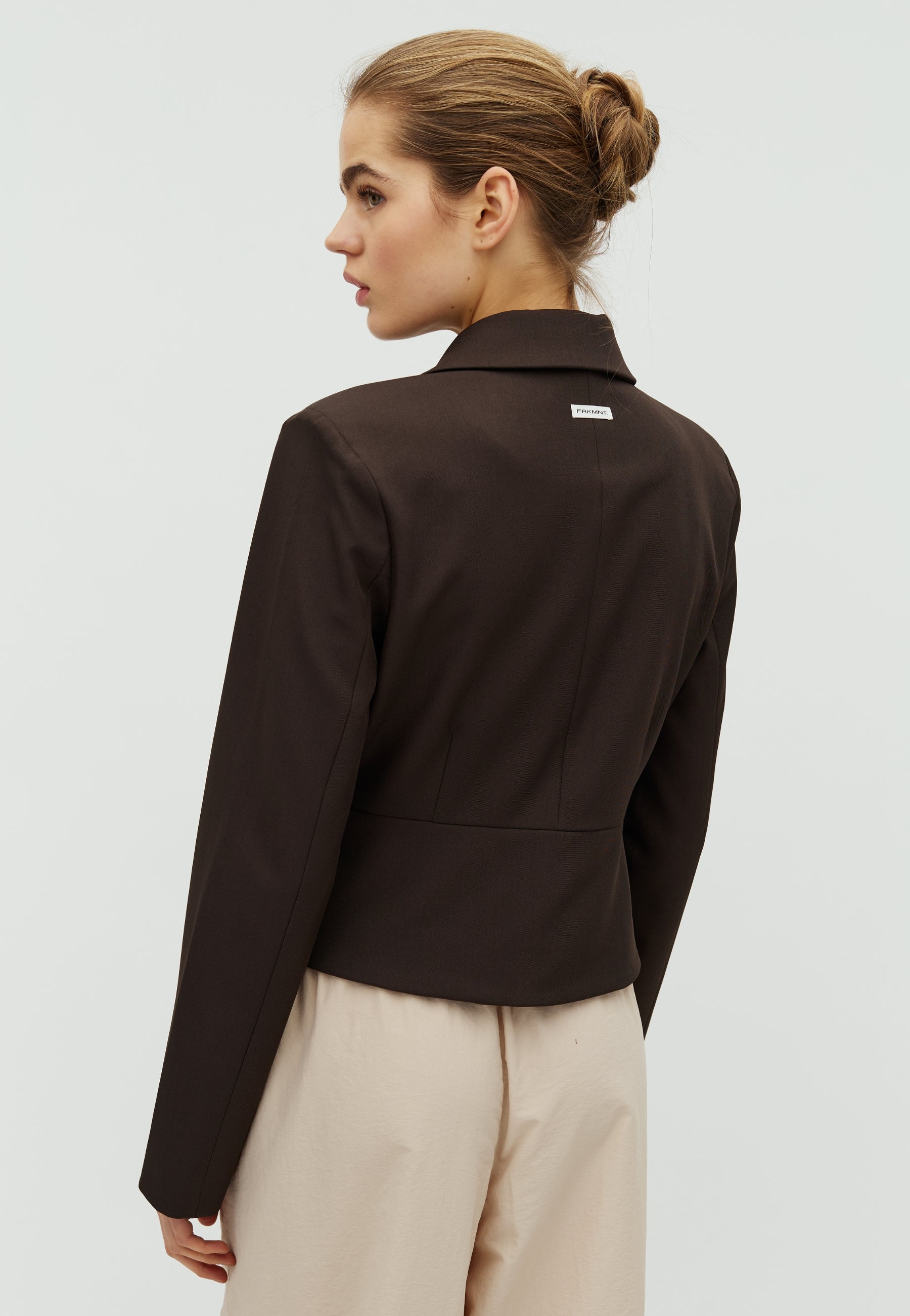 Tulina-F_Dark Brown_Model_2