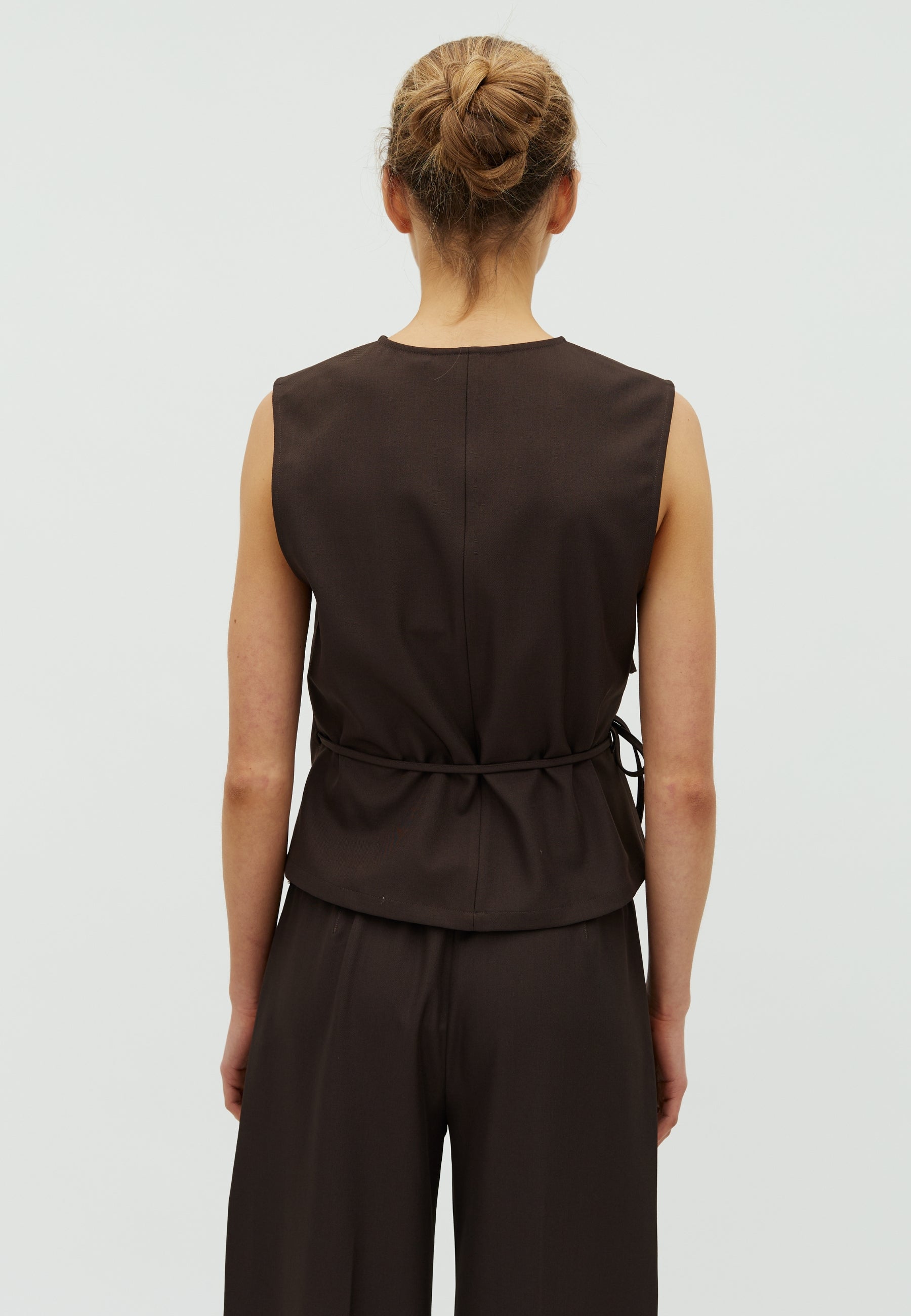 Zakram-F_Dark Brown_Model_2