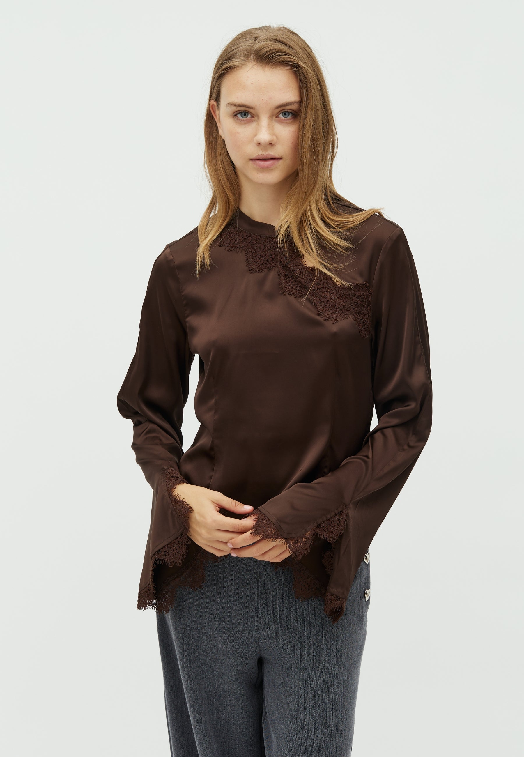 Irene-F_Dark Brown_Model_0