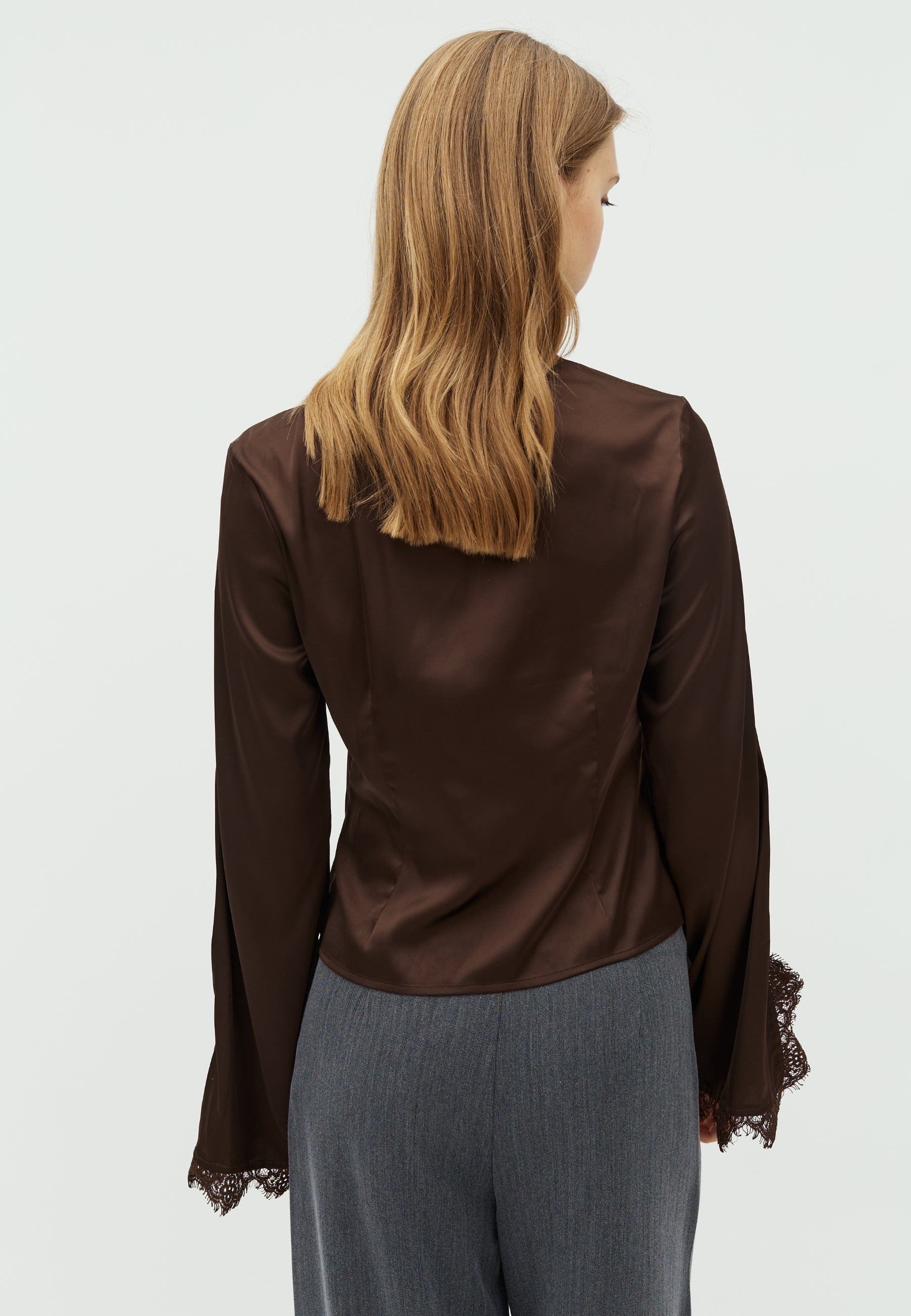 Irene-F_Dark Brown_Model_2