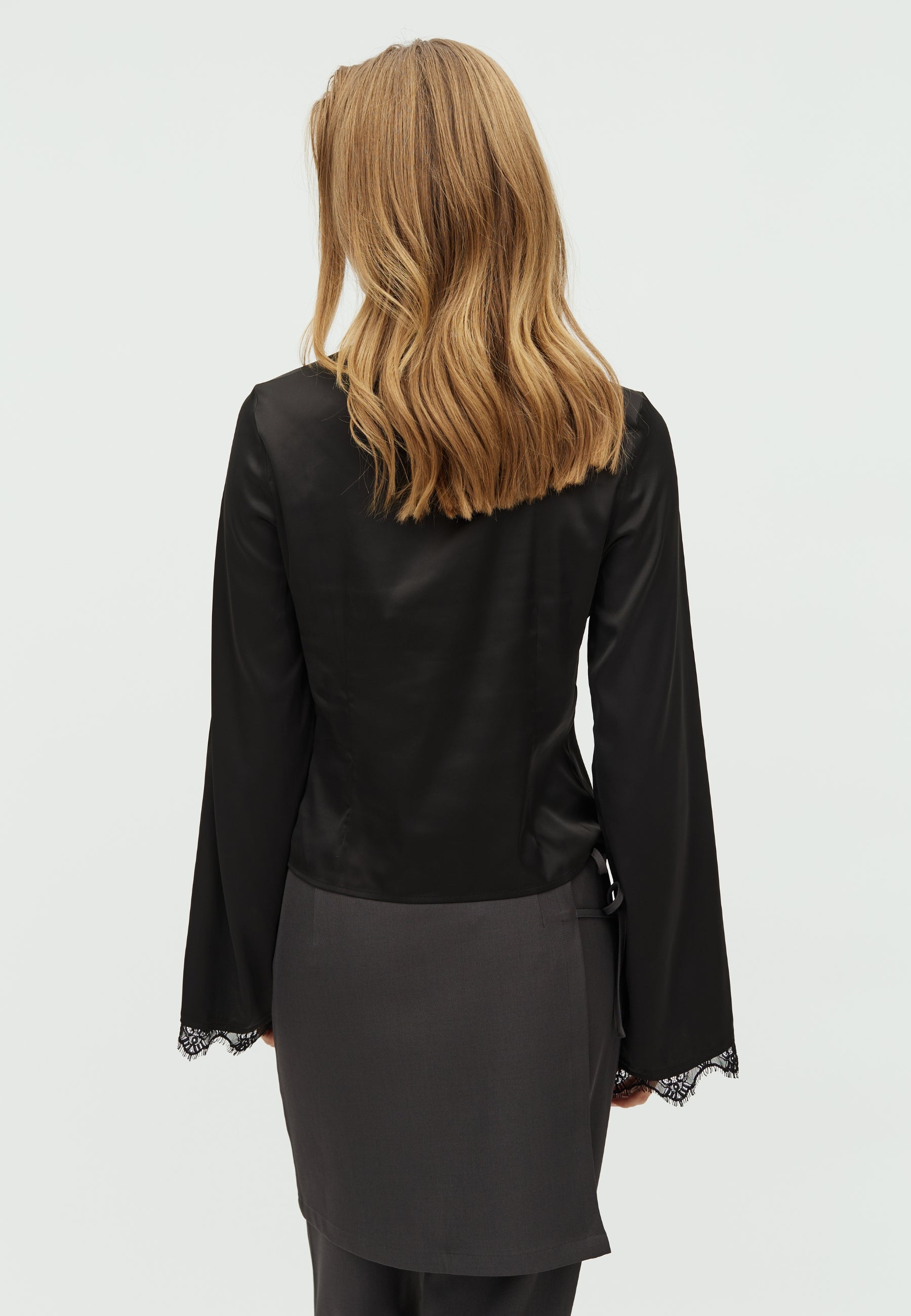 Irene-F_Black_Model_2