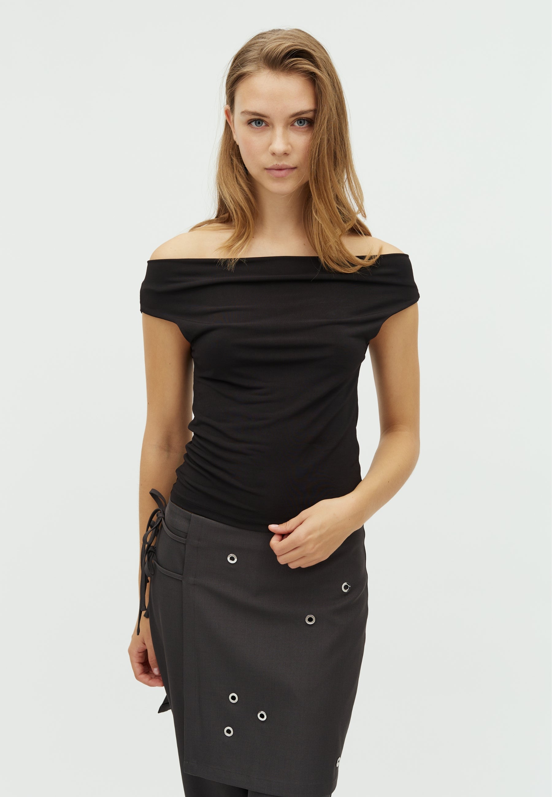 Jammina-F_Black_Model_0