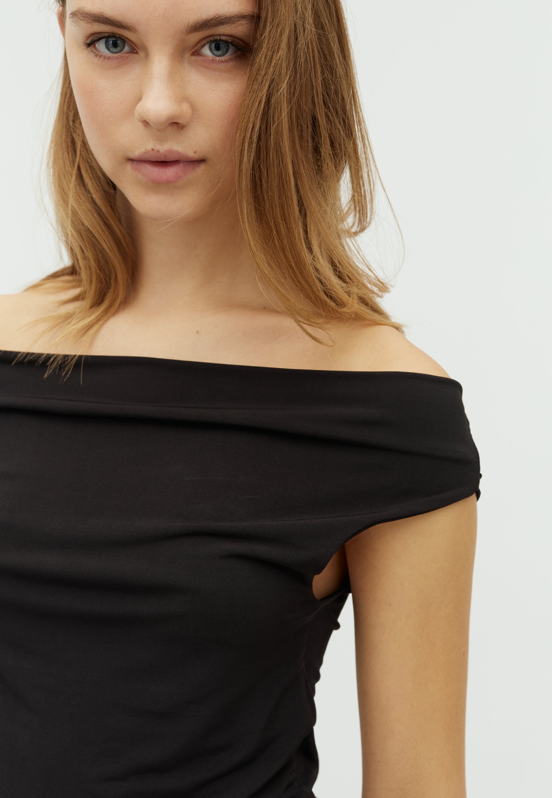 Jammina-F_Black_Model_1