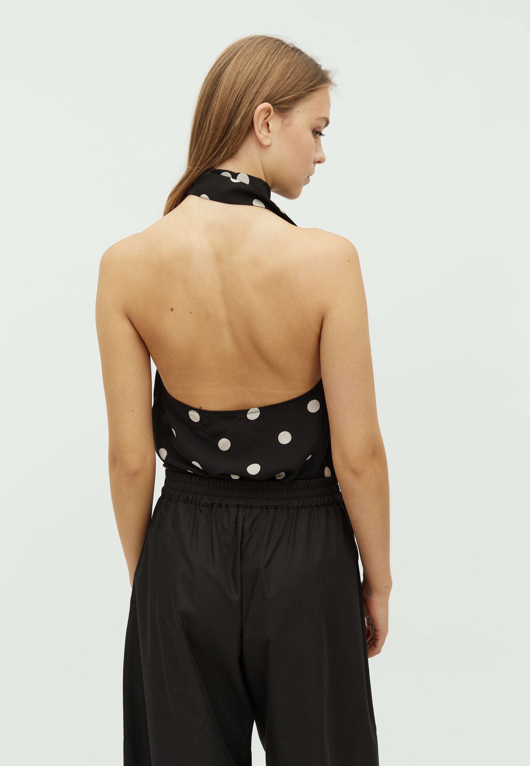 Caroli-F_black dot_Model_2