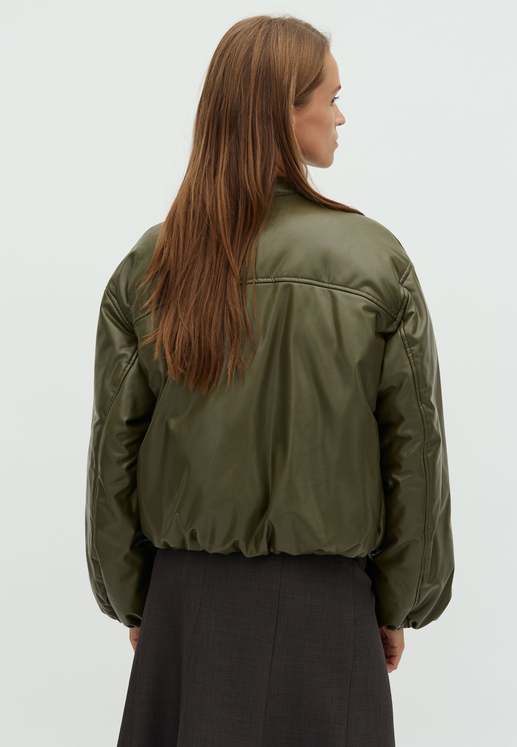 Antonea-F_Darkest olive_Model_3