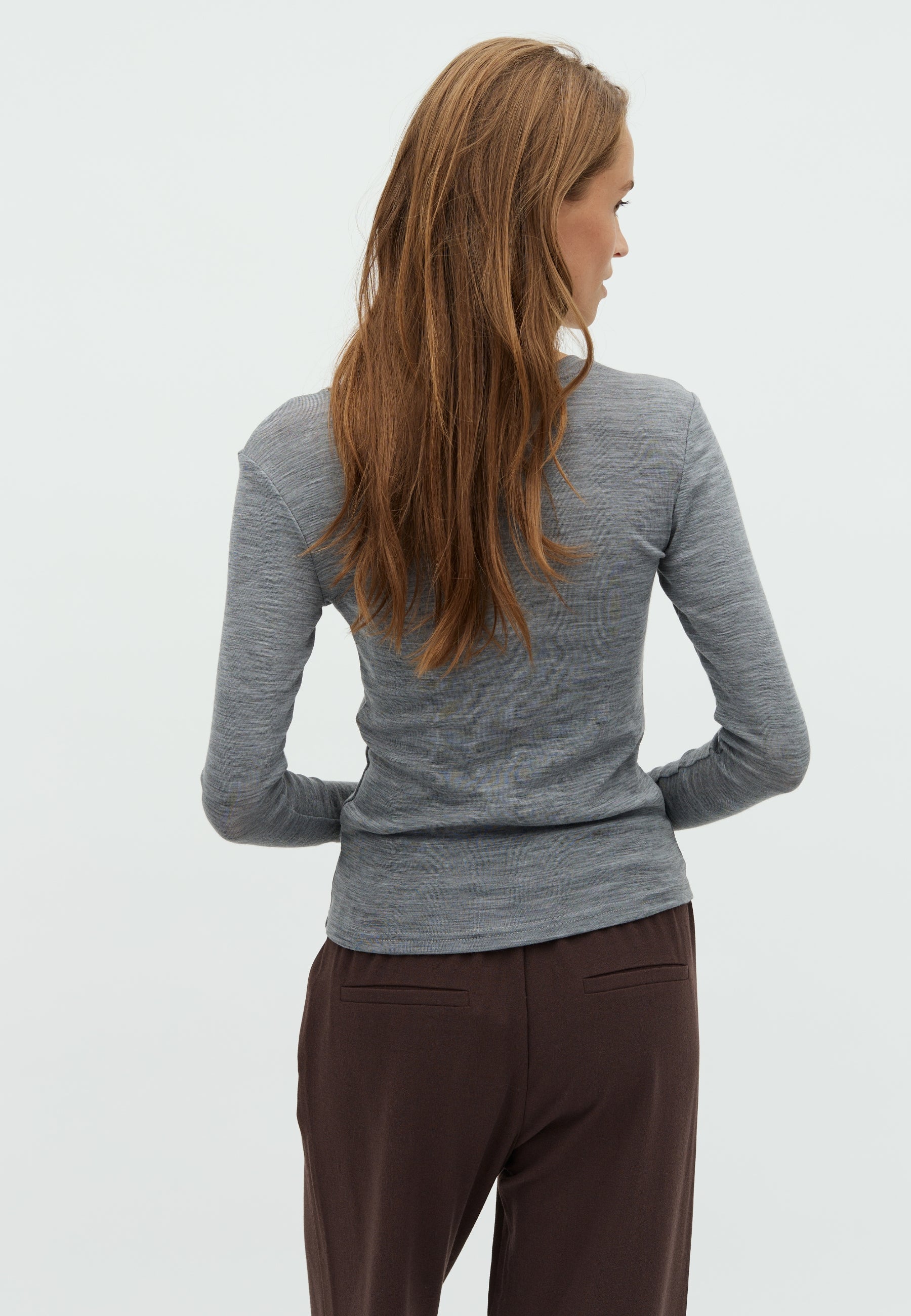 Christina-M_Medium Grey Melange_Model_2