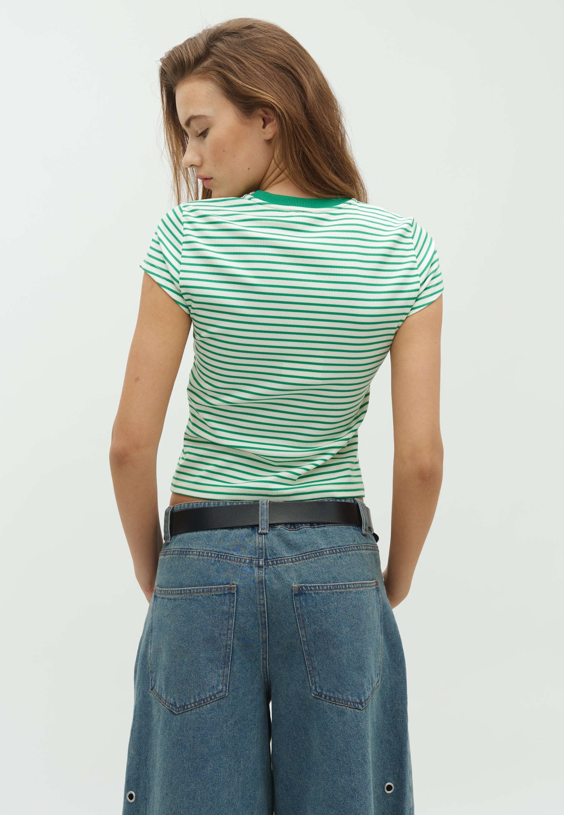 Consuela-F_Green sugar stripe_Model_2