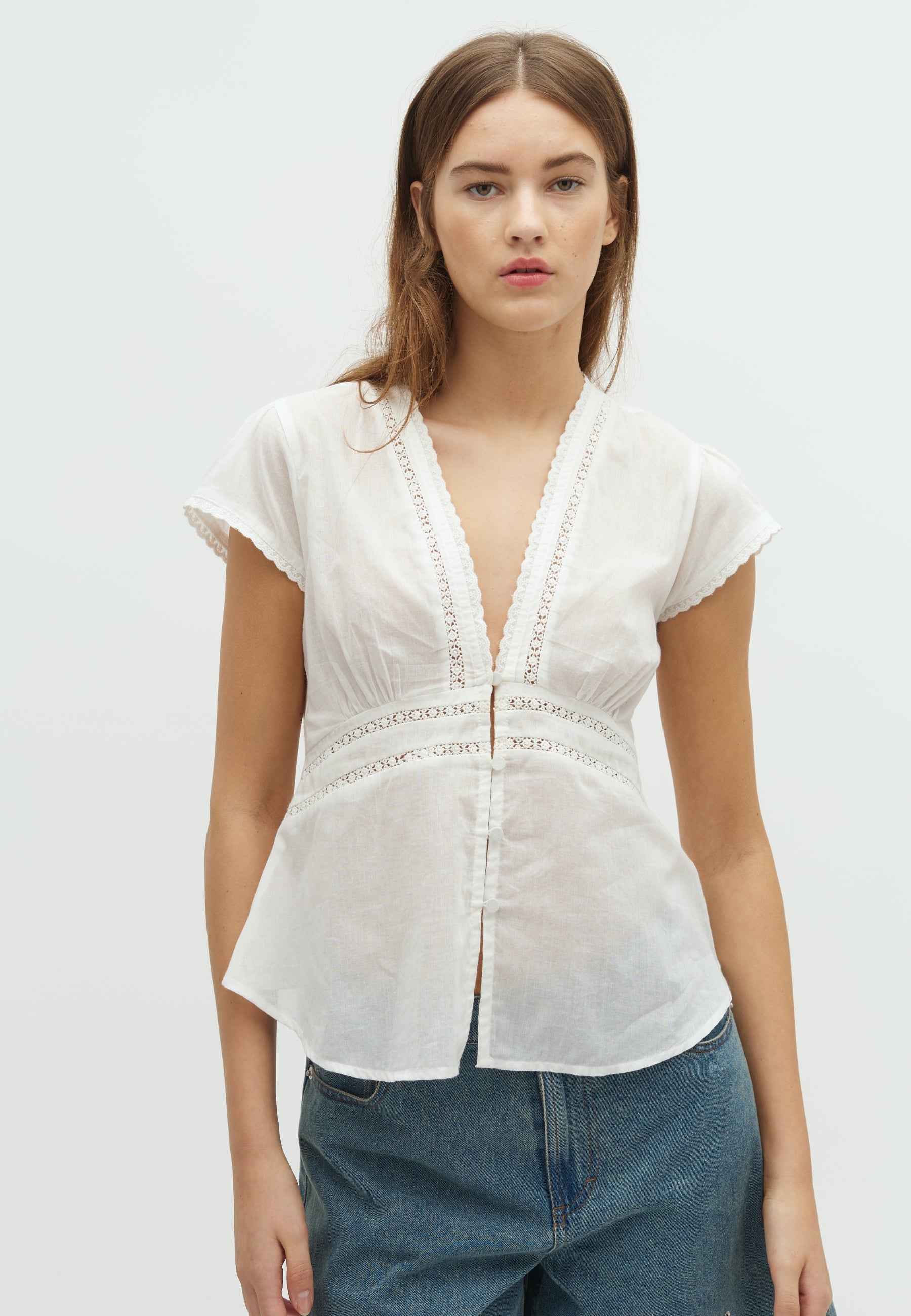 Saibea-F_White_Model_1