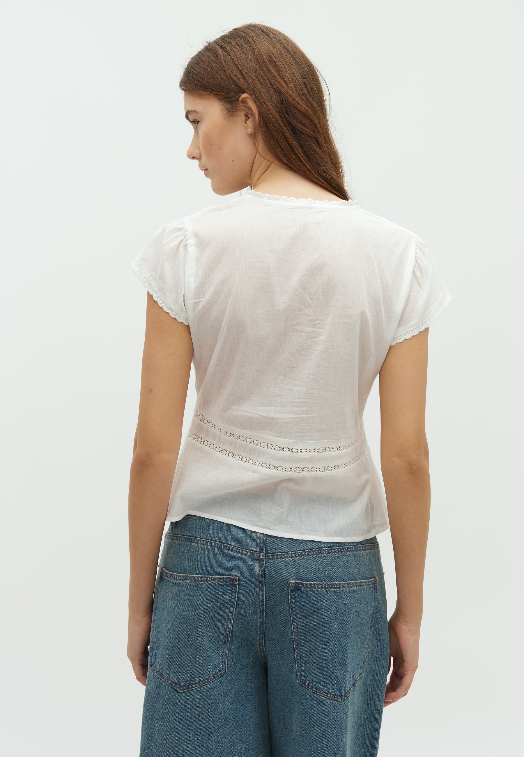 Saibea-F_White_Model_2