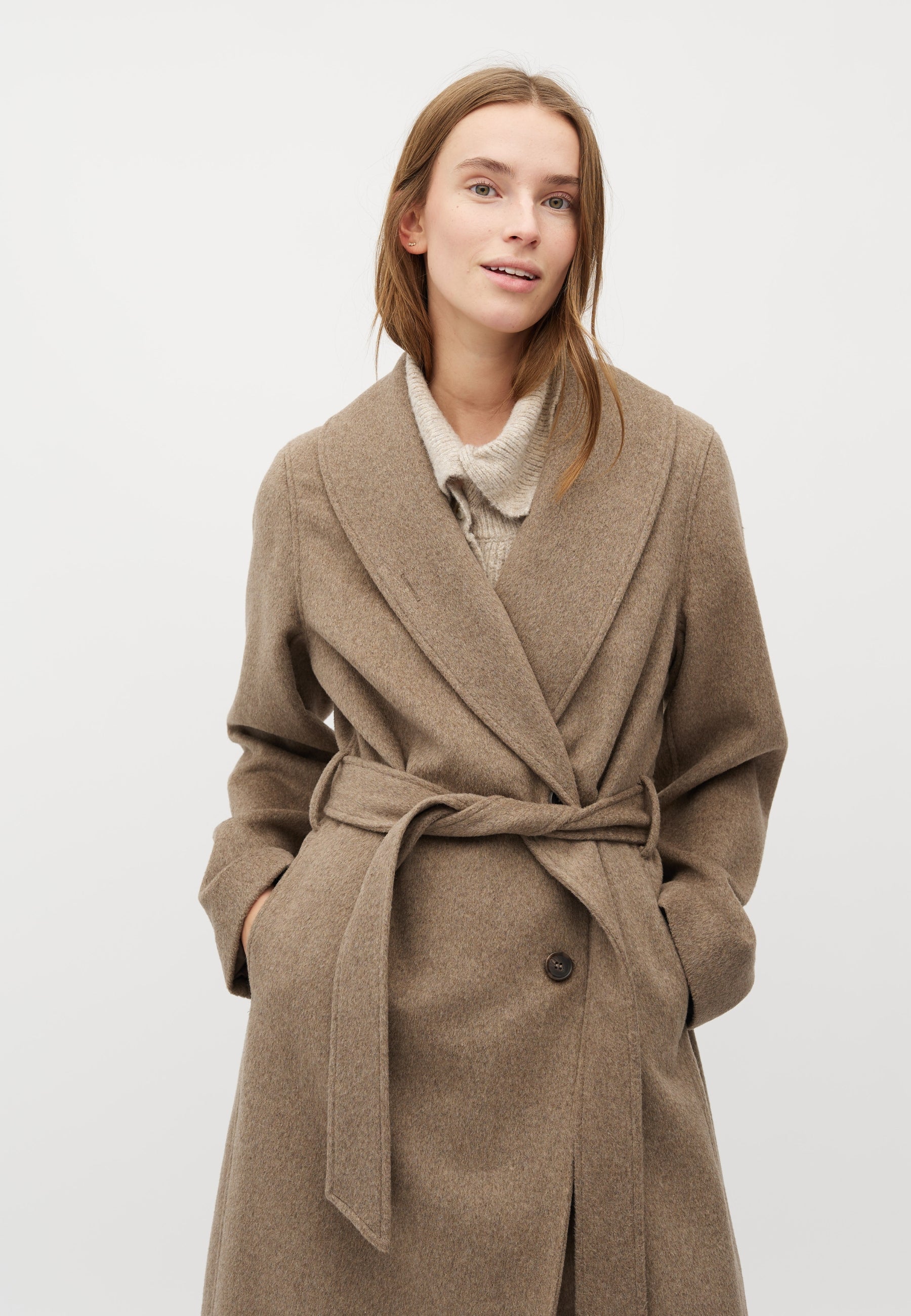 Umia-M_Greige Melange_Model_1