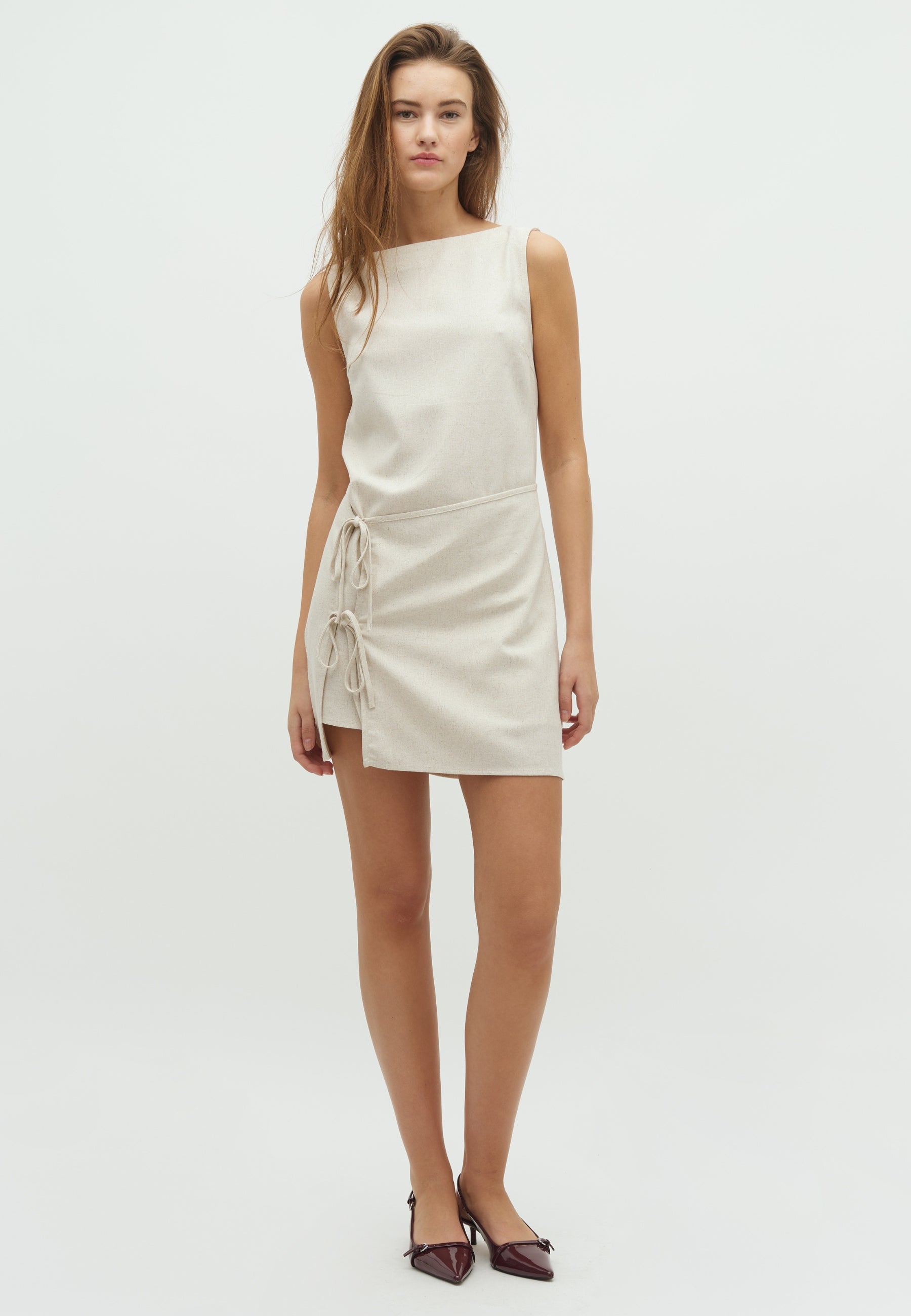 Ellenor-F_Natural Linen_Model_0