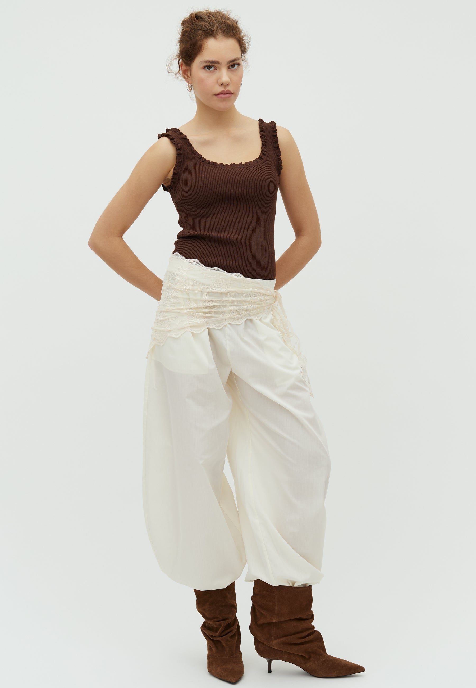 Elinne-M_Chocolate Brown_Model_3