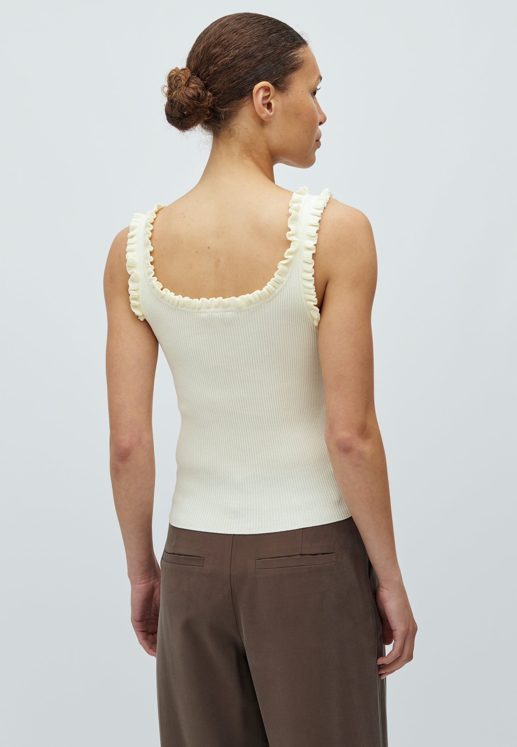 Elinne-M_Ivory Yellow_Model_1