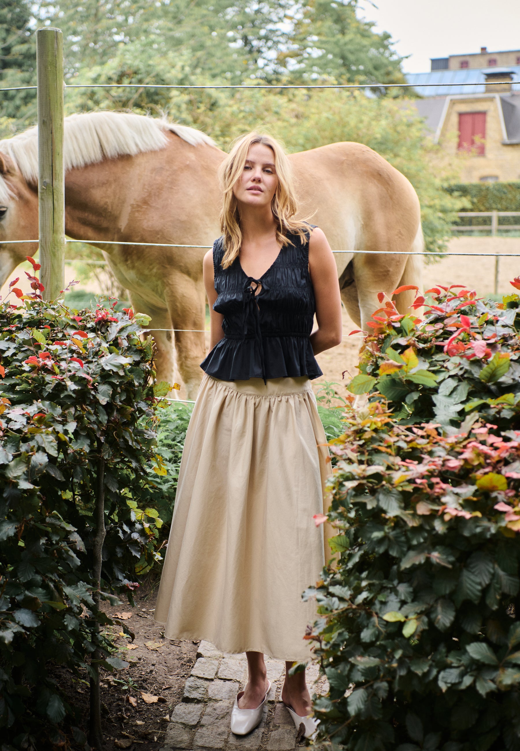 Cyra-M_Black_Image_4