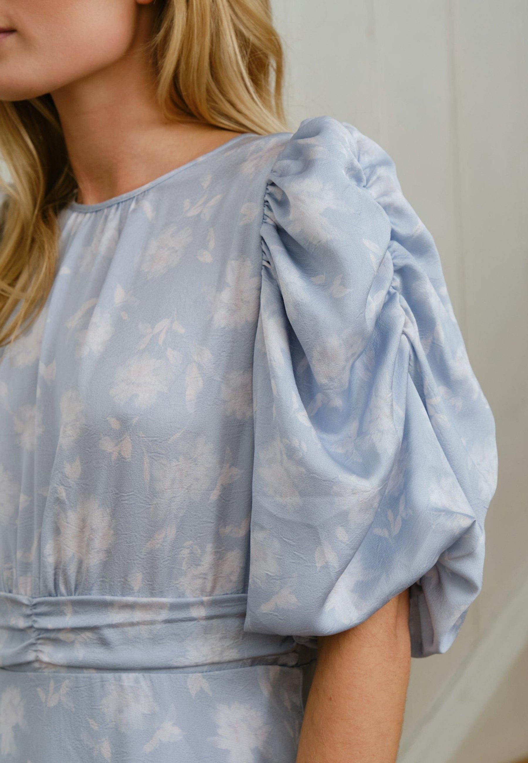 167902 Kikka Faded Flower Dress_Light Blue_Model_1