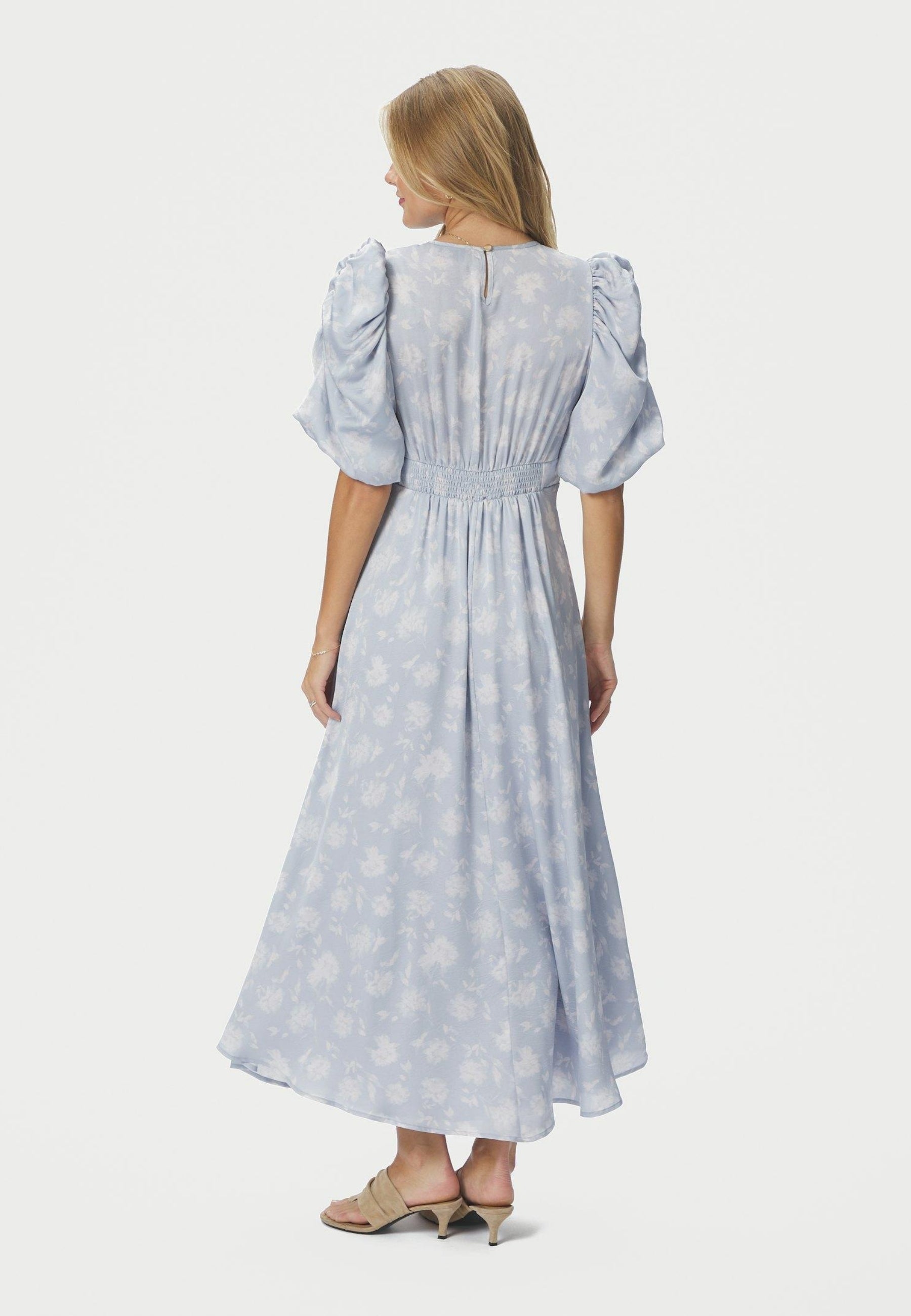167902 Kikka Faded Flower Dress_Light Blue_Model_2