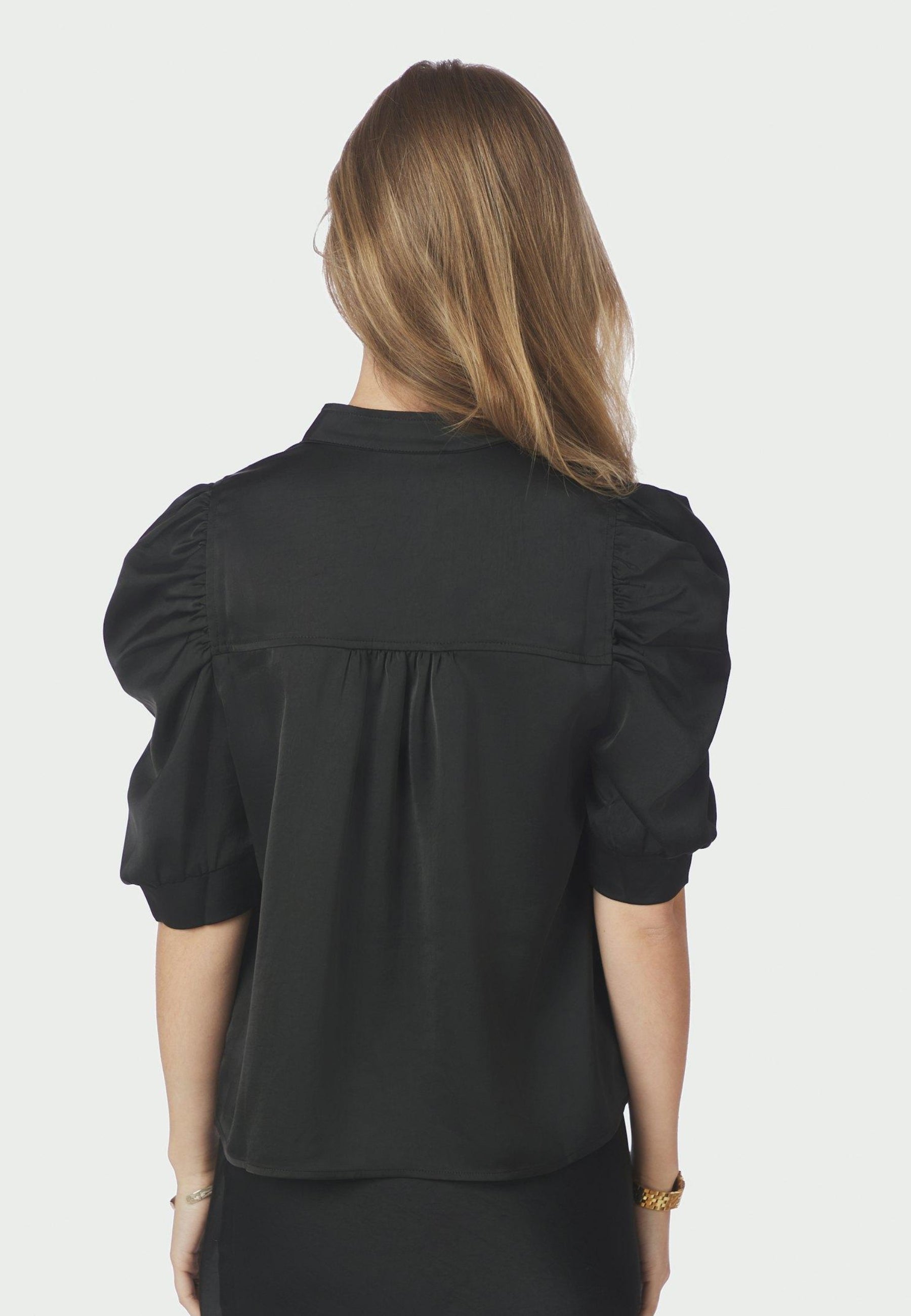 162590 Roella Heavy Sateen Blouse_Black_Model_3