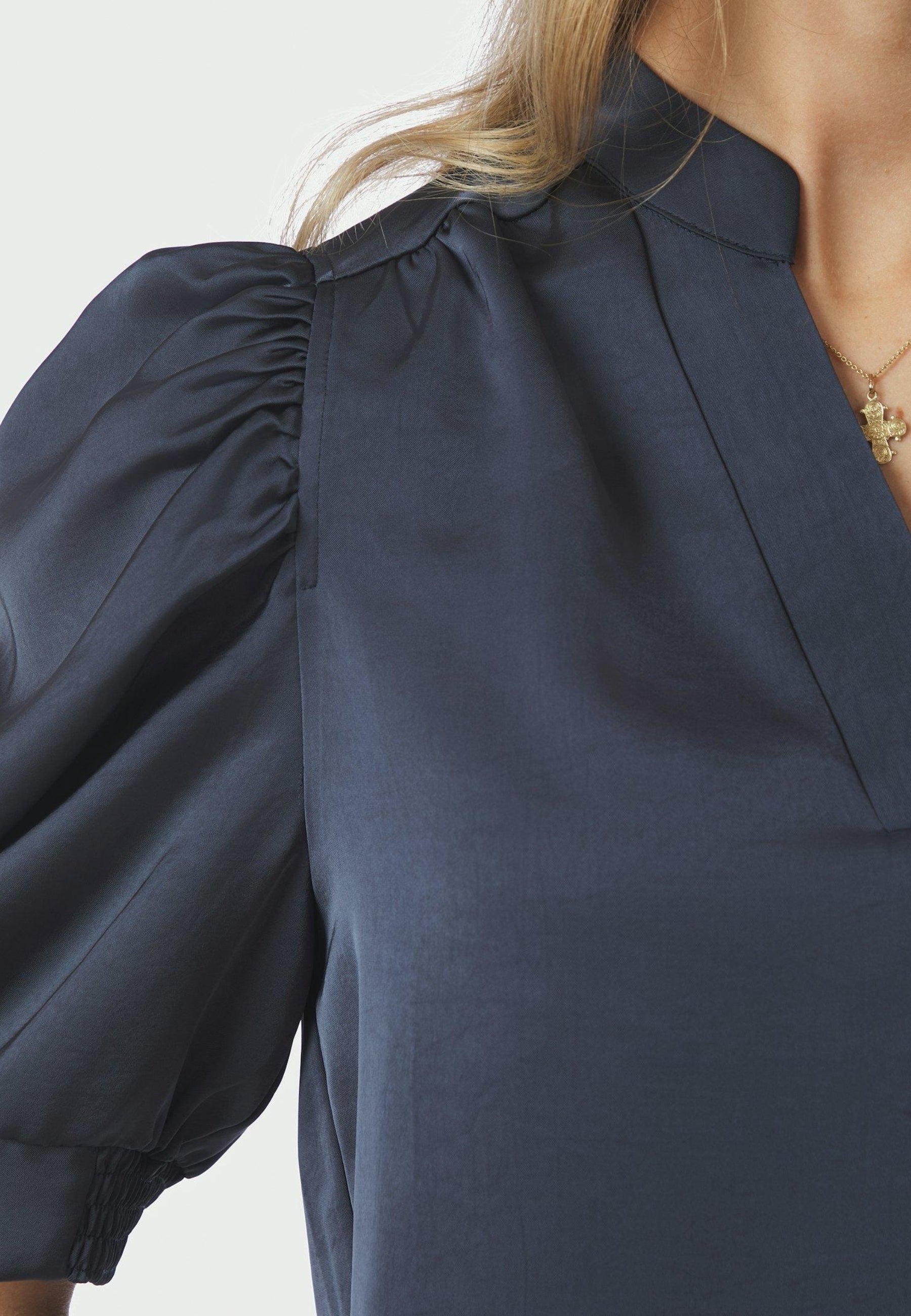 162590 Roella Heavy Sateen Blouse_Midnight Blue_Model_2