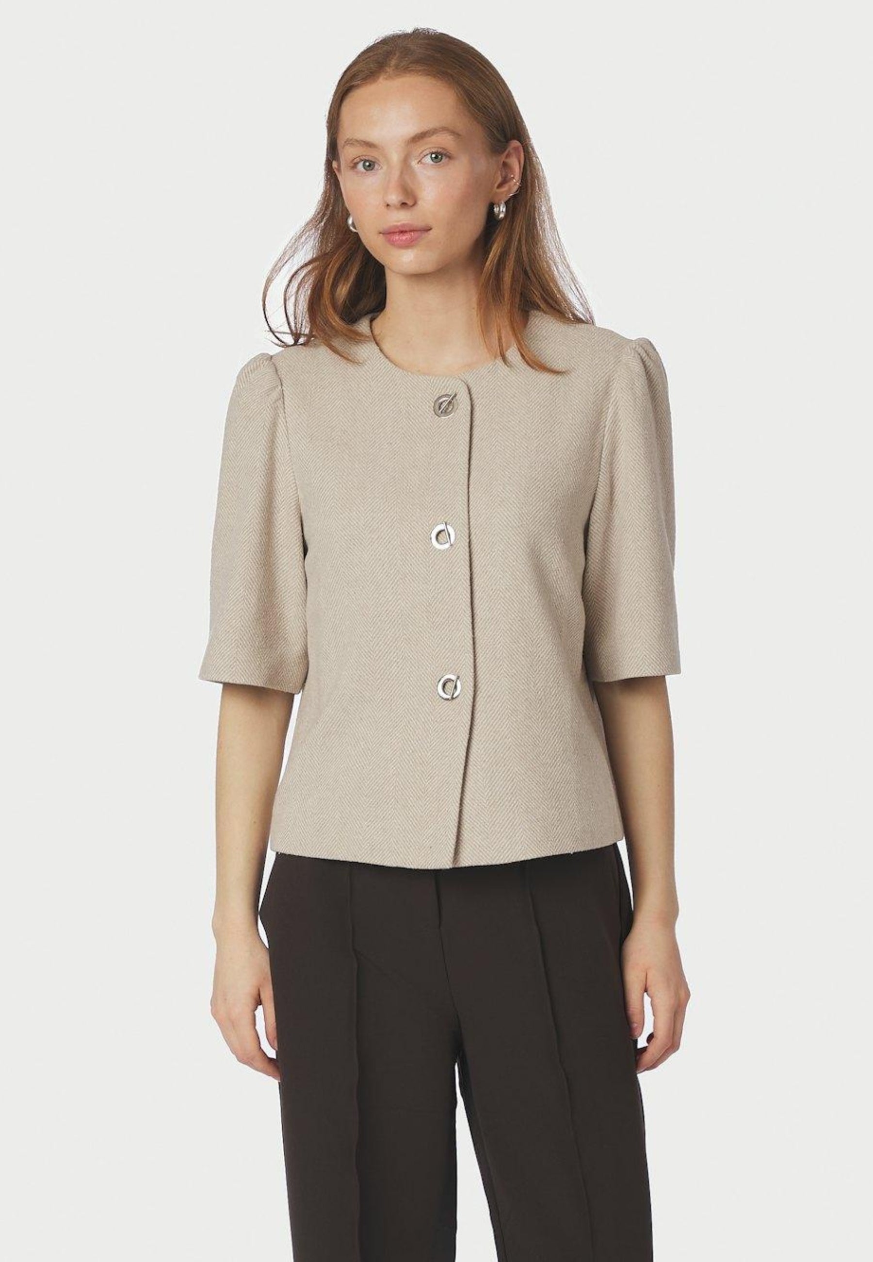 167111 Xanthe Light Herringbone Blazer_SAND_Model_0