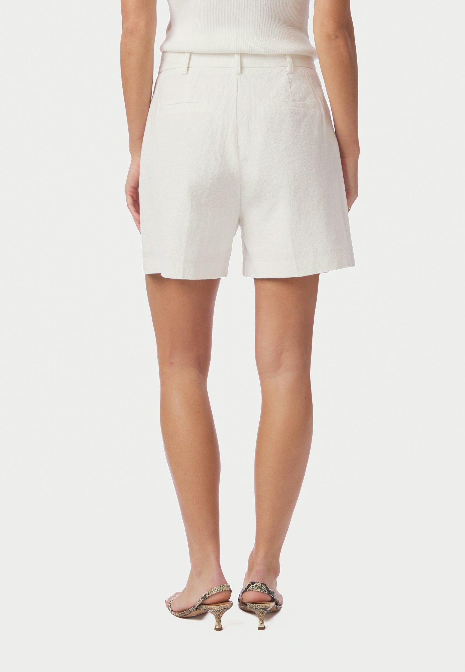 162435 Sega Ramie Shorts_Off White_Model_2