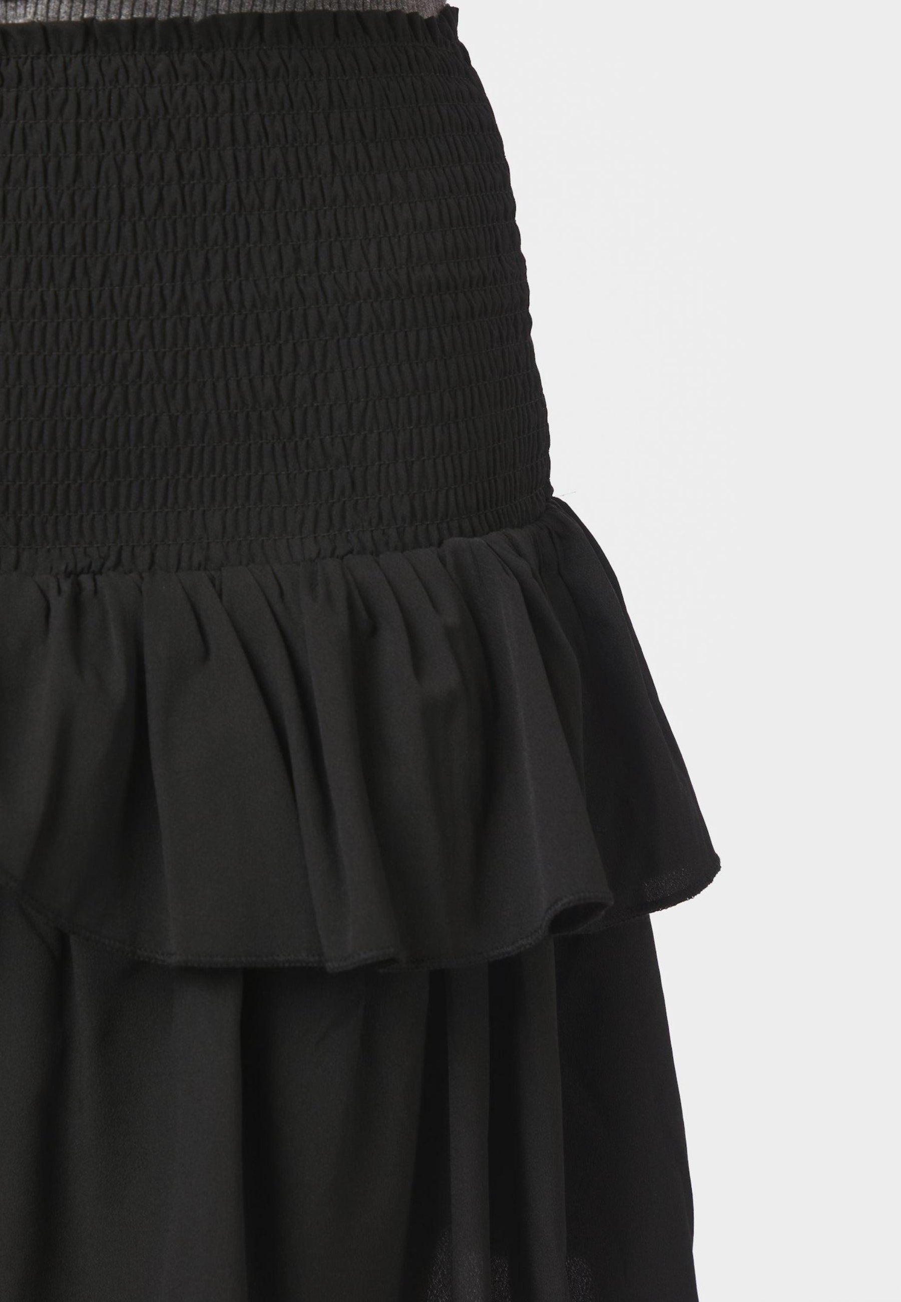 158315 Carin R Skirt_Black_Model_3