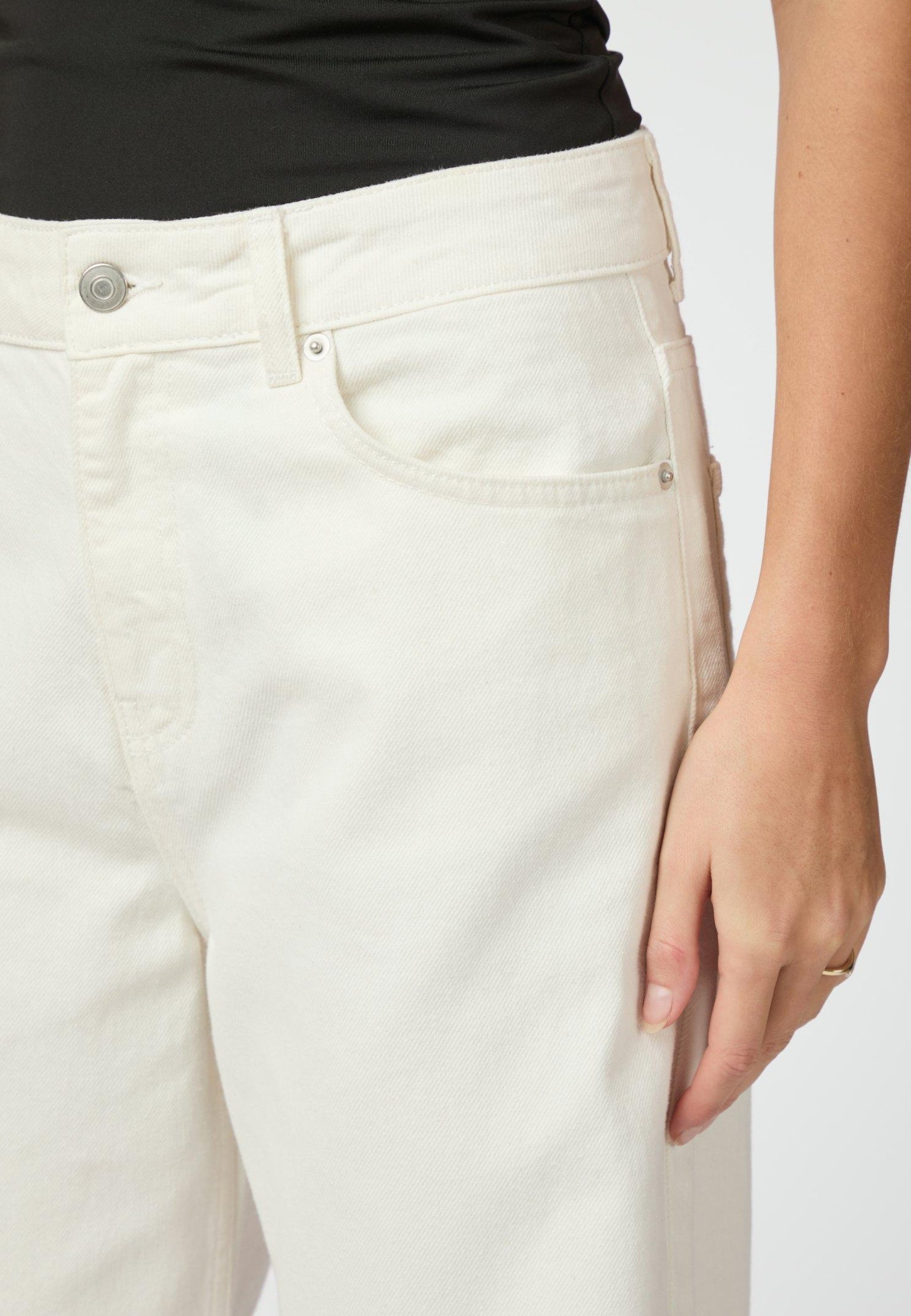 161219 Simona D Pants_White_Model_2