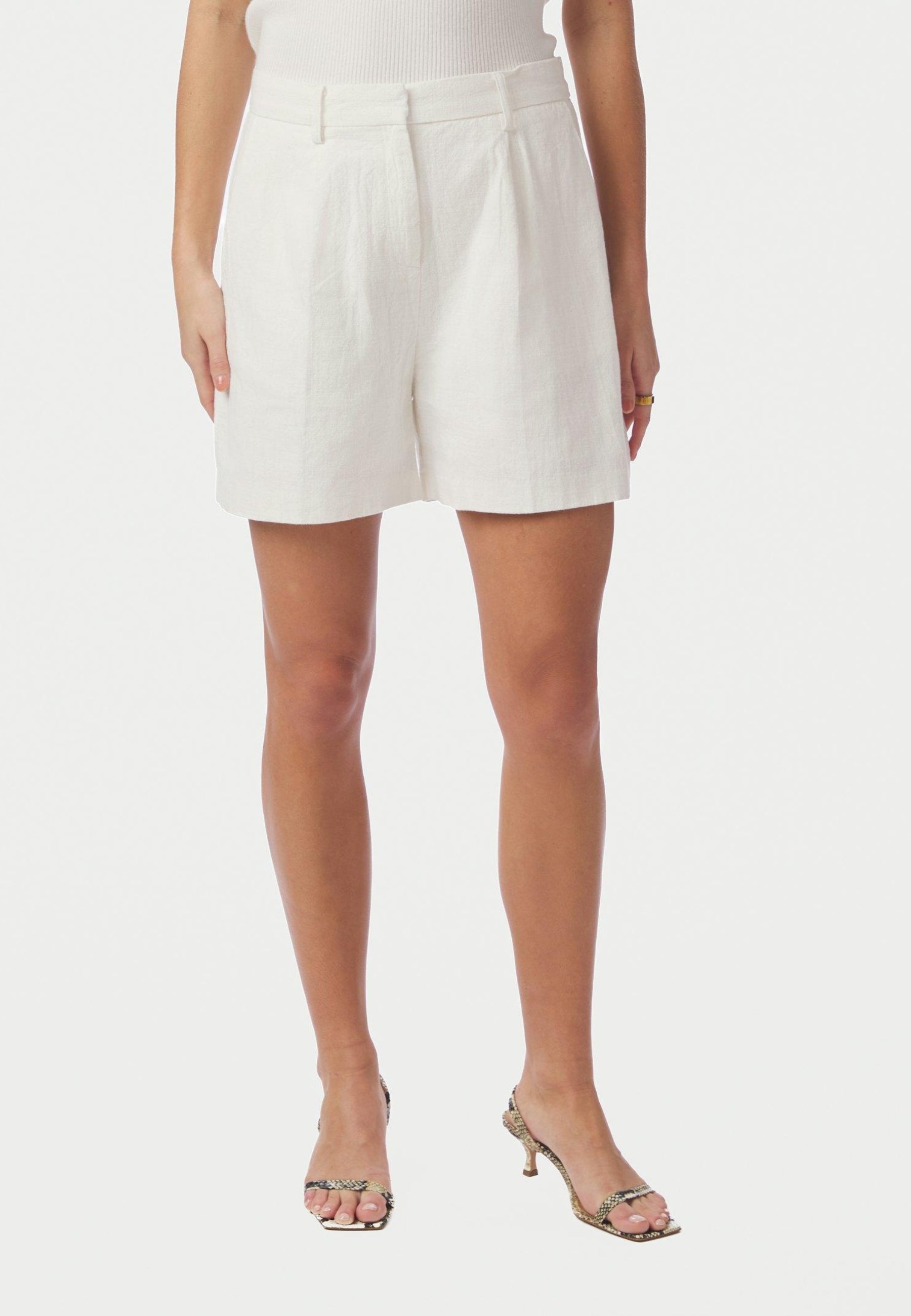 162435 Sega Ramie Shorts_Off White_Model_1