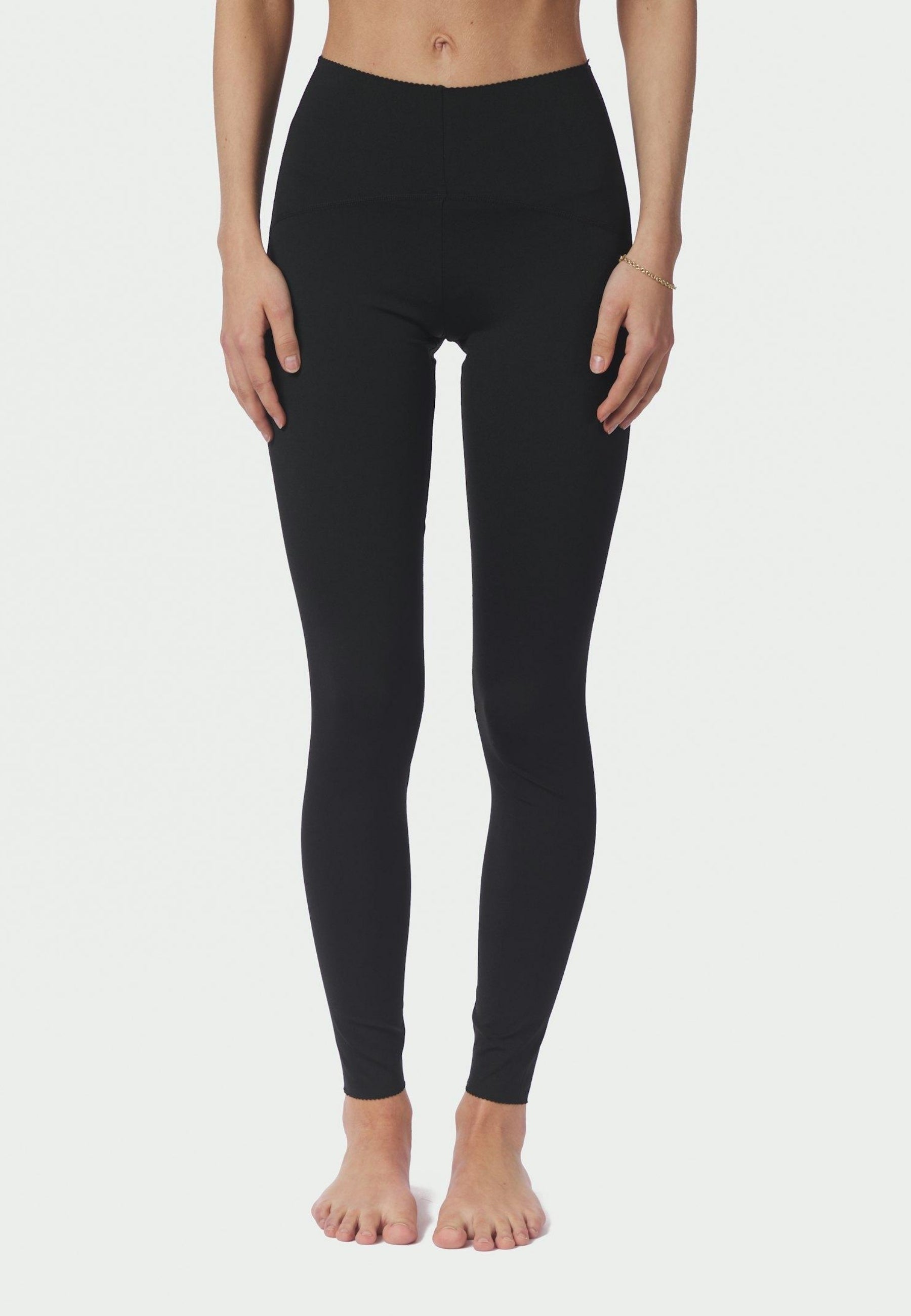166994 Vesta Leggings_Black_Model_1