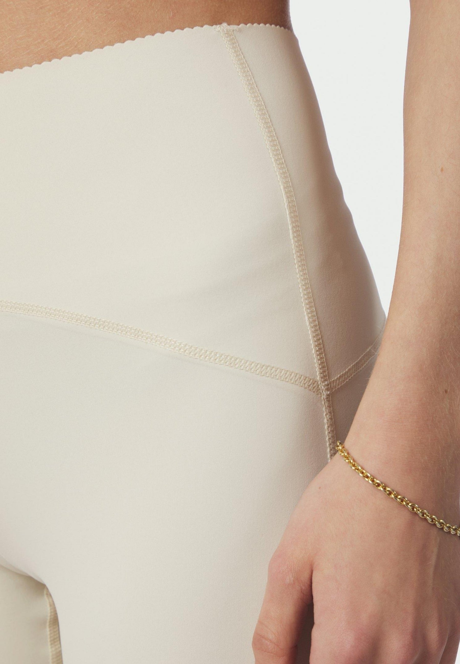 166994 Vesta Leggings_Ivory_Model_2