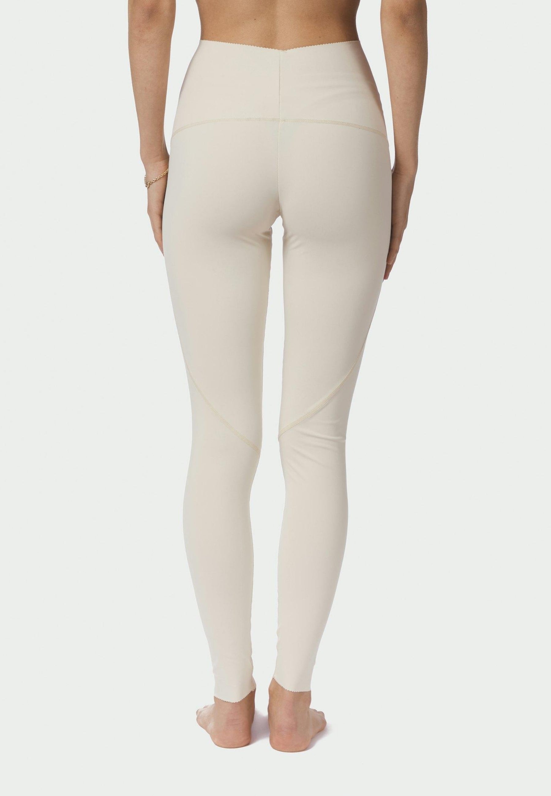 166994 Vesta Leggings_Ivory_Model_3
