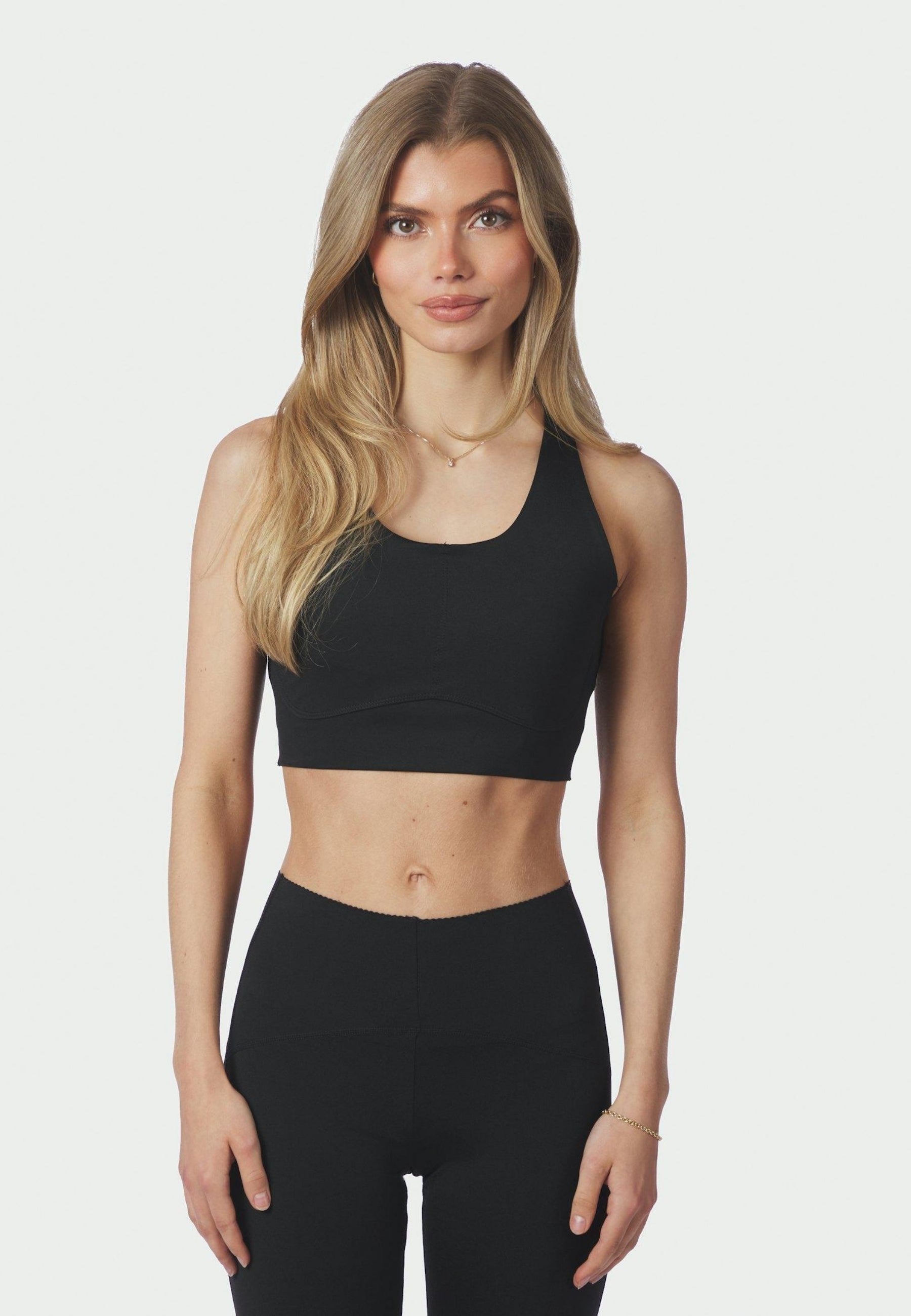 167130 Dutta Top_Black_Model_0