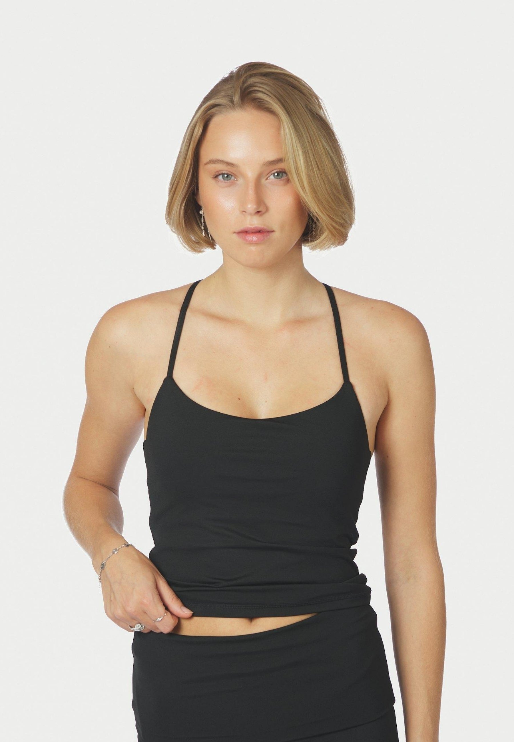 167134 Tirri Top_Black_Model_0