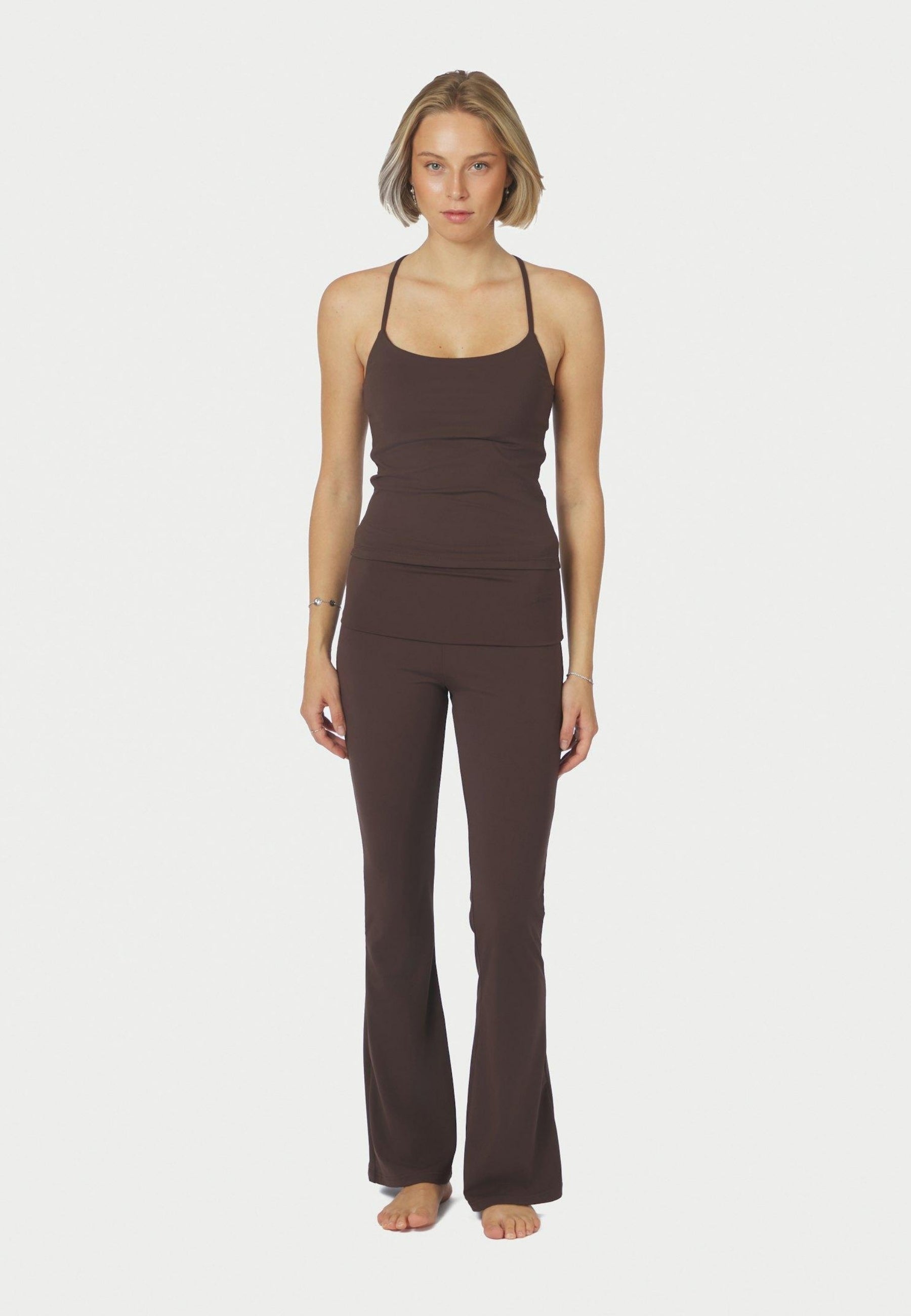 167134 Tirri Top_Chocolate Brown_Model_3