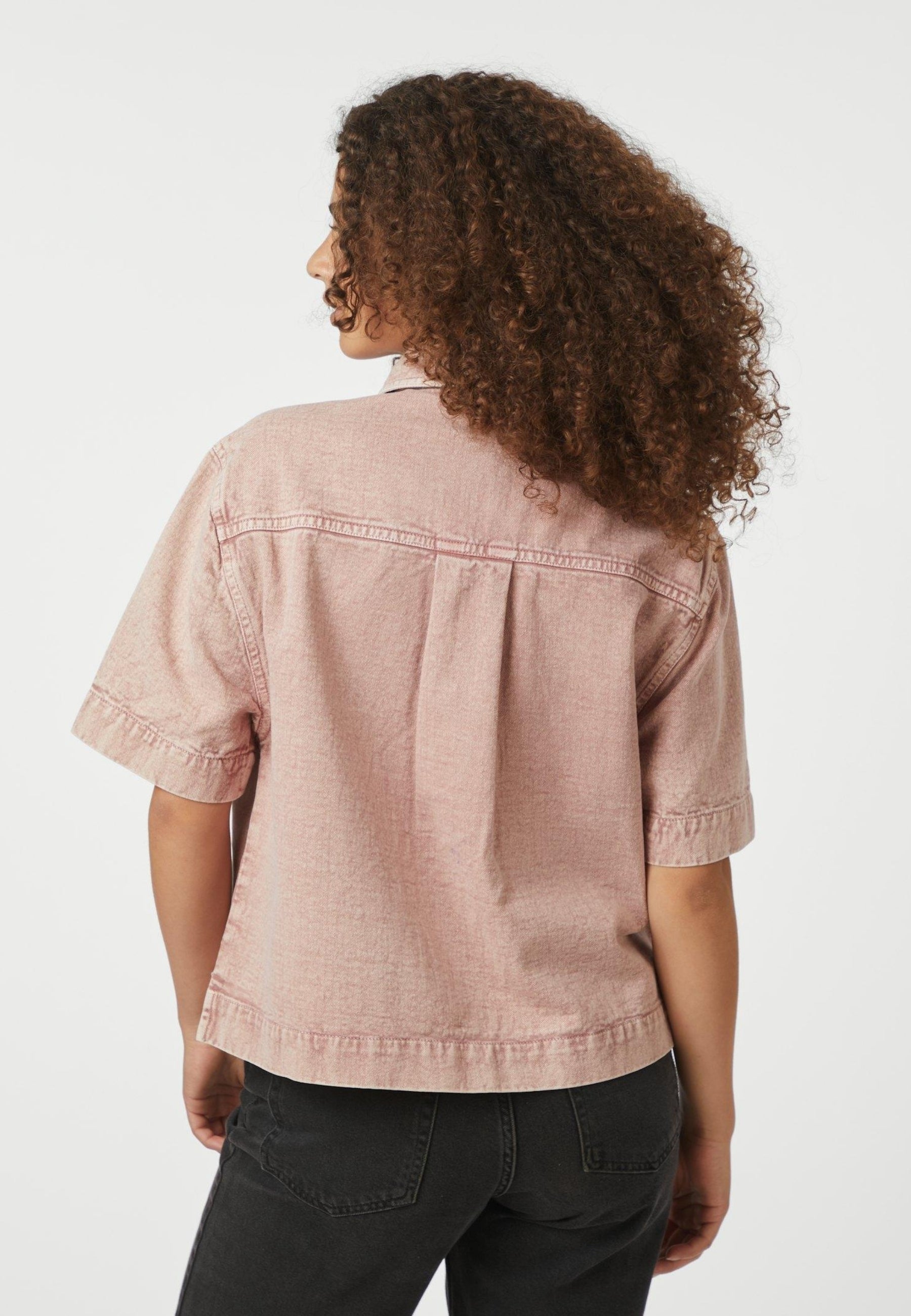 166370 Tiki Solid Shirt_Ash Rose_Model_3