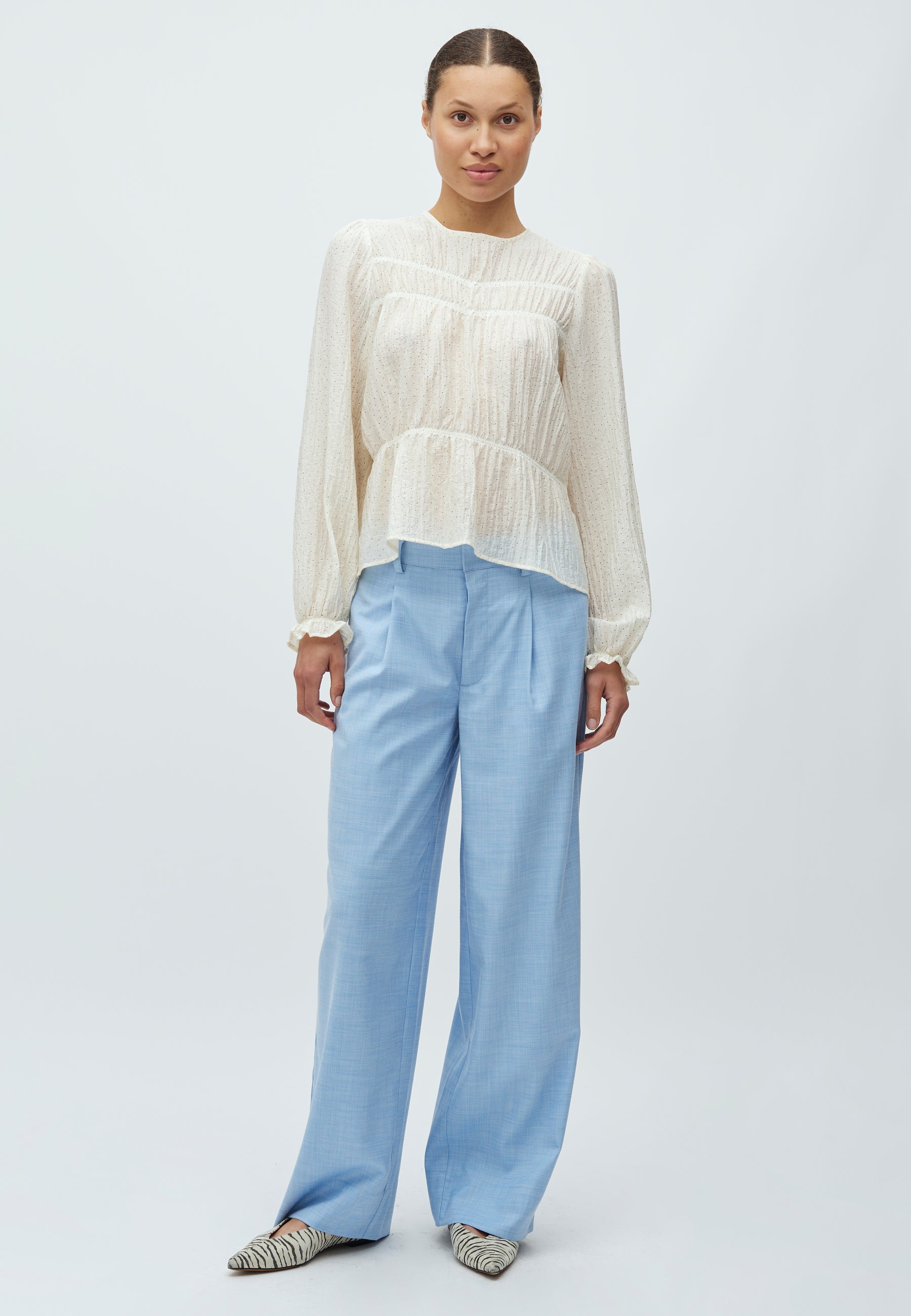 Clarise-M_Sugar Black Dot_Model_2