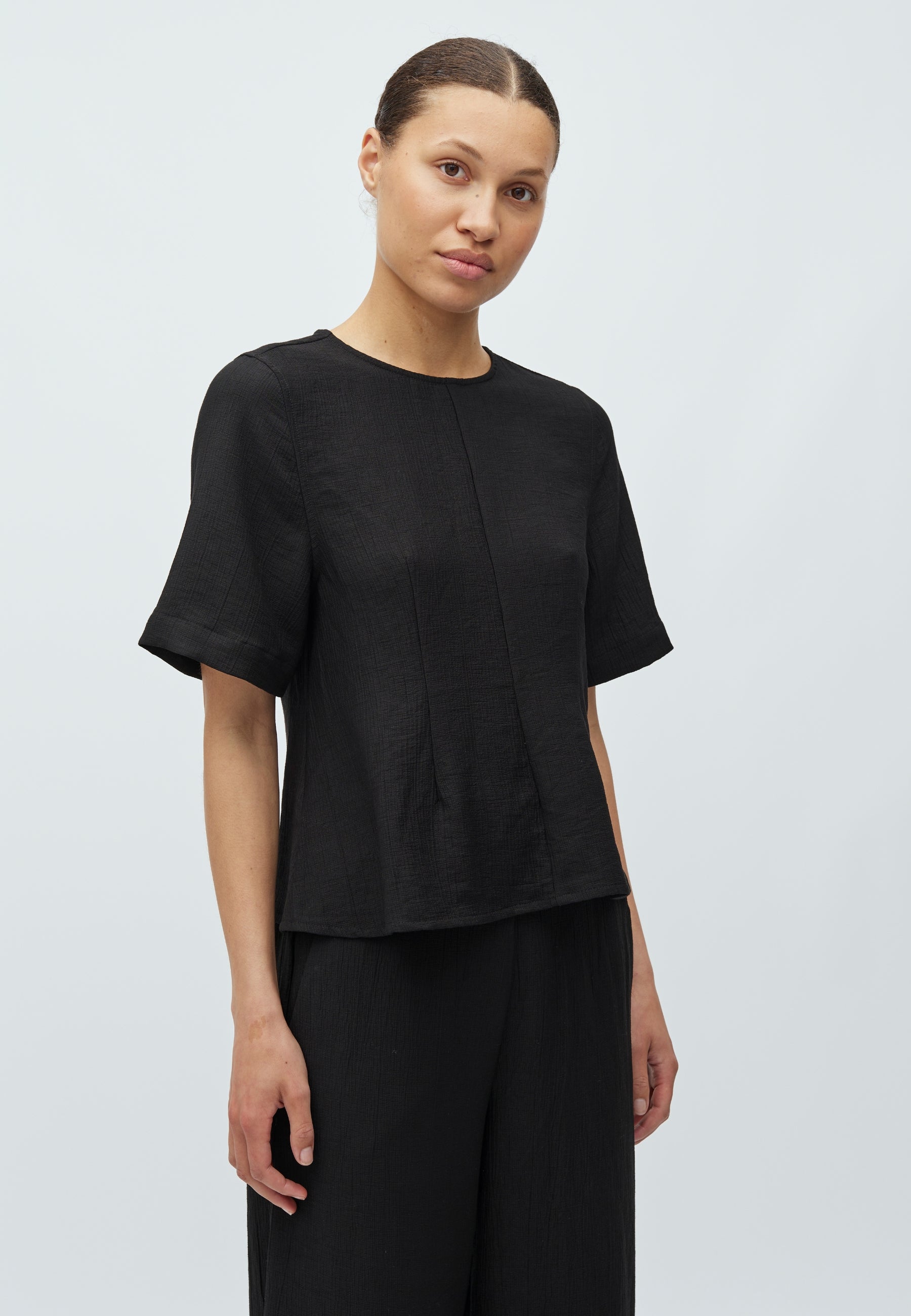 Kaely-M_Black_Model_0