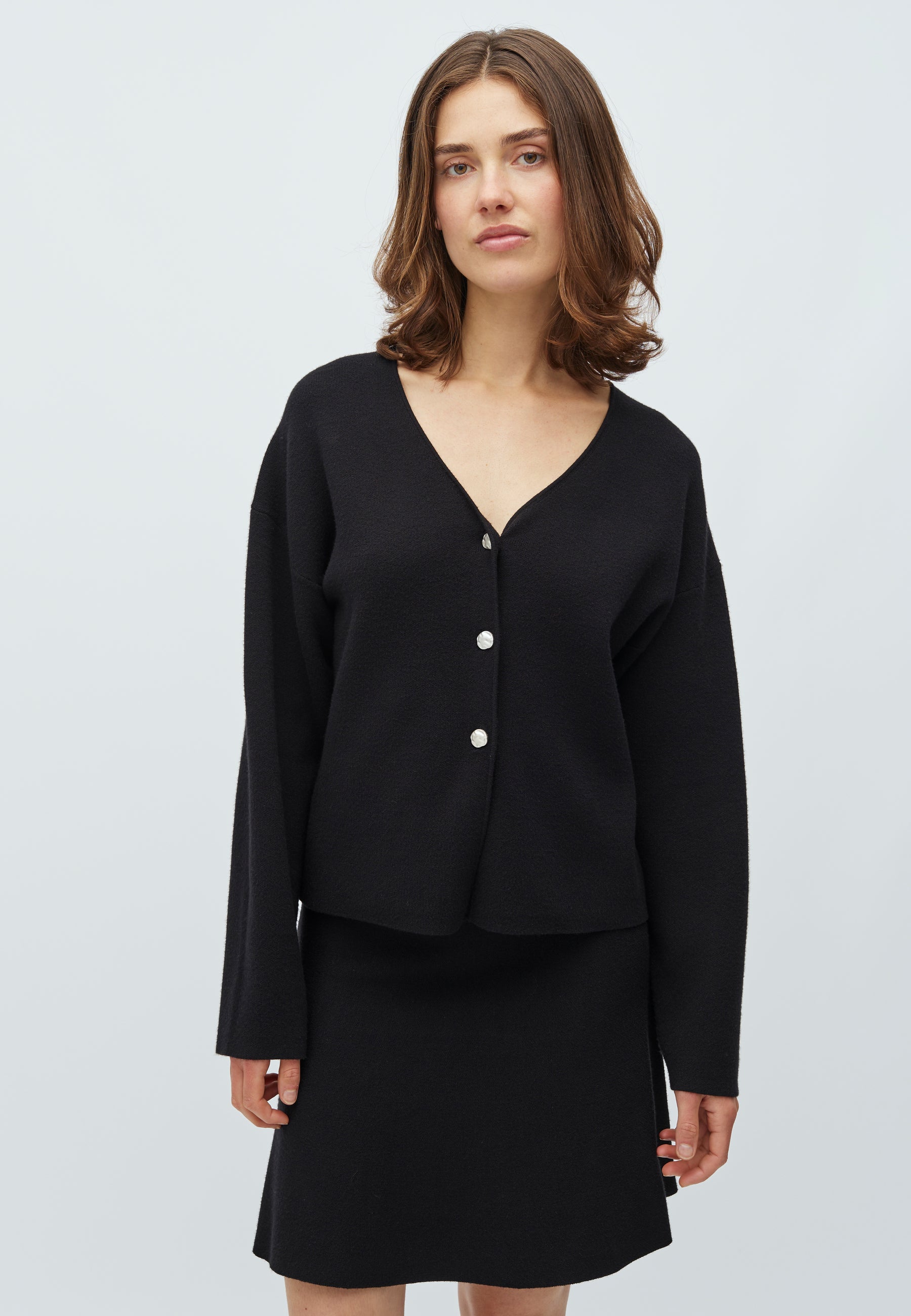 Kyne-M_Black_Model_0