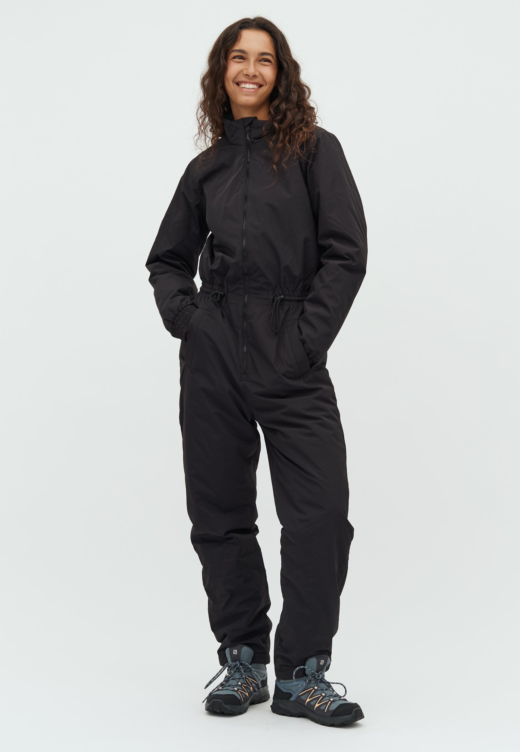 Irissa-G_Black_Model_0